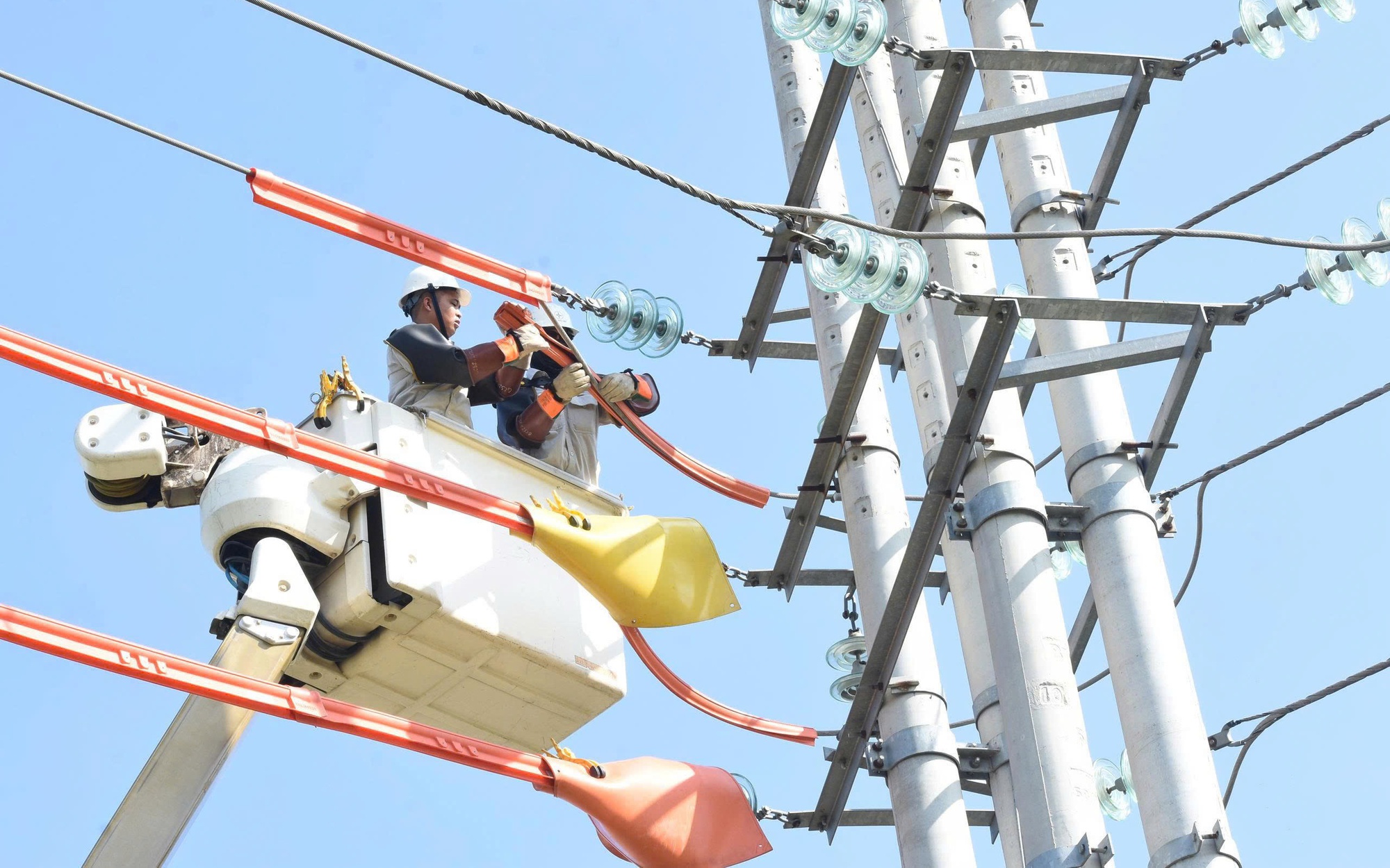 K&iacute;ch hoạt nhiều giải ph&aacute;p bảo đảm cung ứng điện - Ảnh 2.