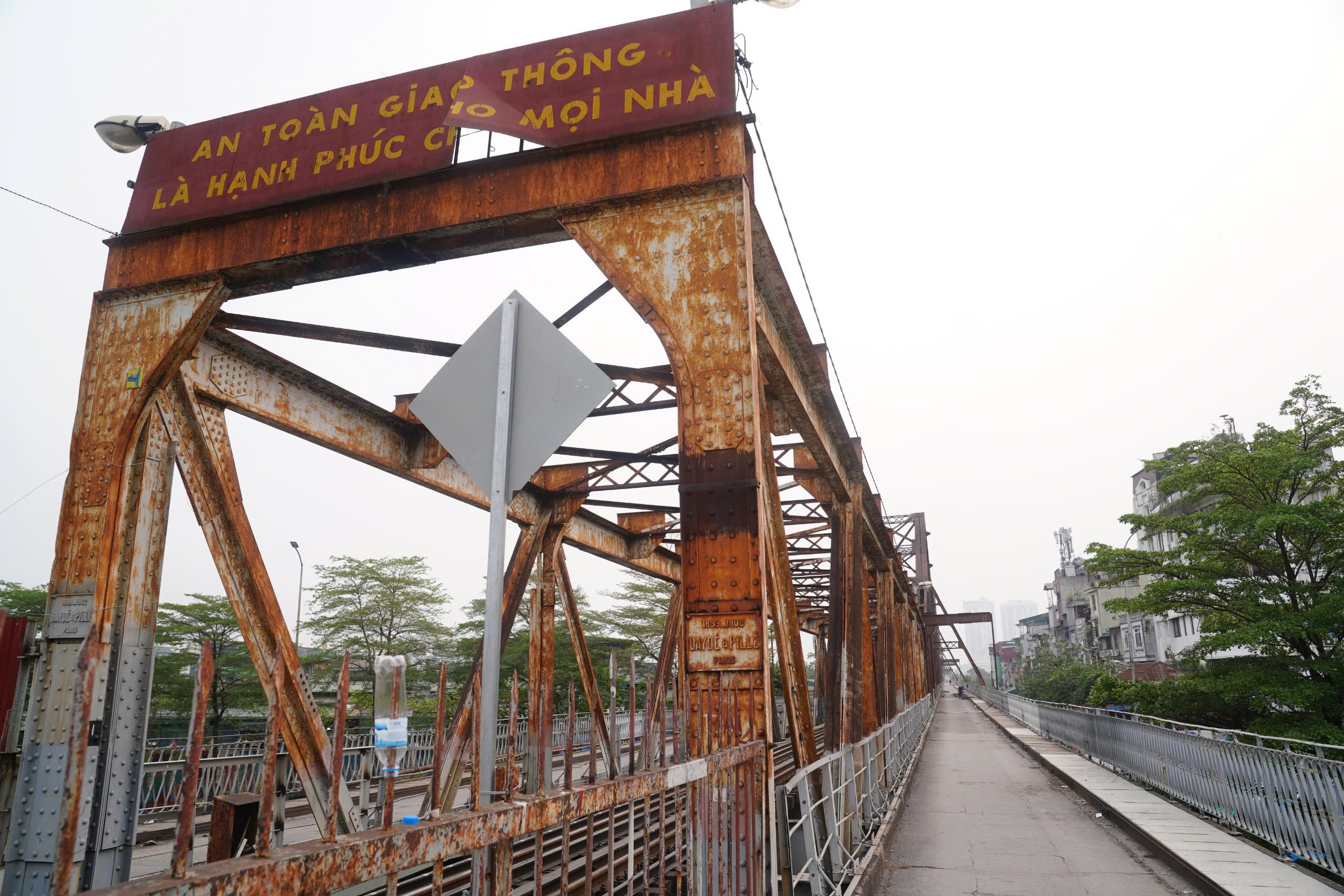 Cận cảnh sửa chữa cầu Long Bi&ecirc;n - Ảnh 9.