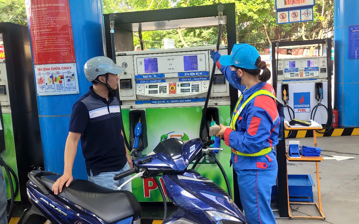 Những điều cần biết về xăng E10 , nhi&ecirc;n liệu mới thay thế xăng kho&aacute;ng 2026 - Ảnh 2.