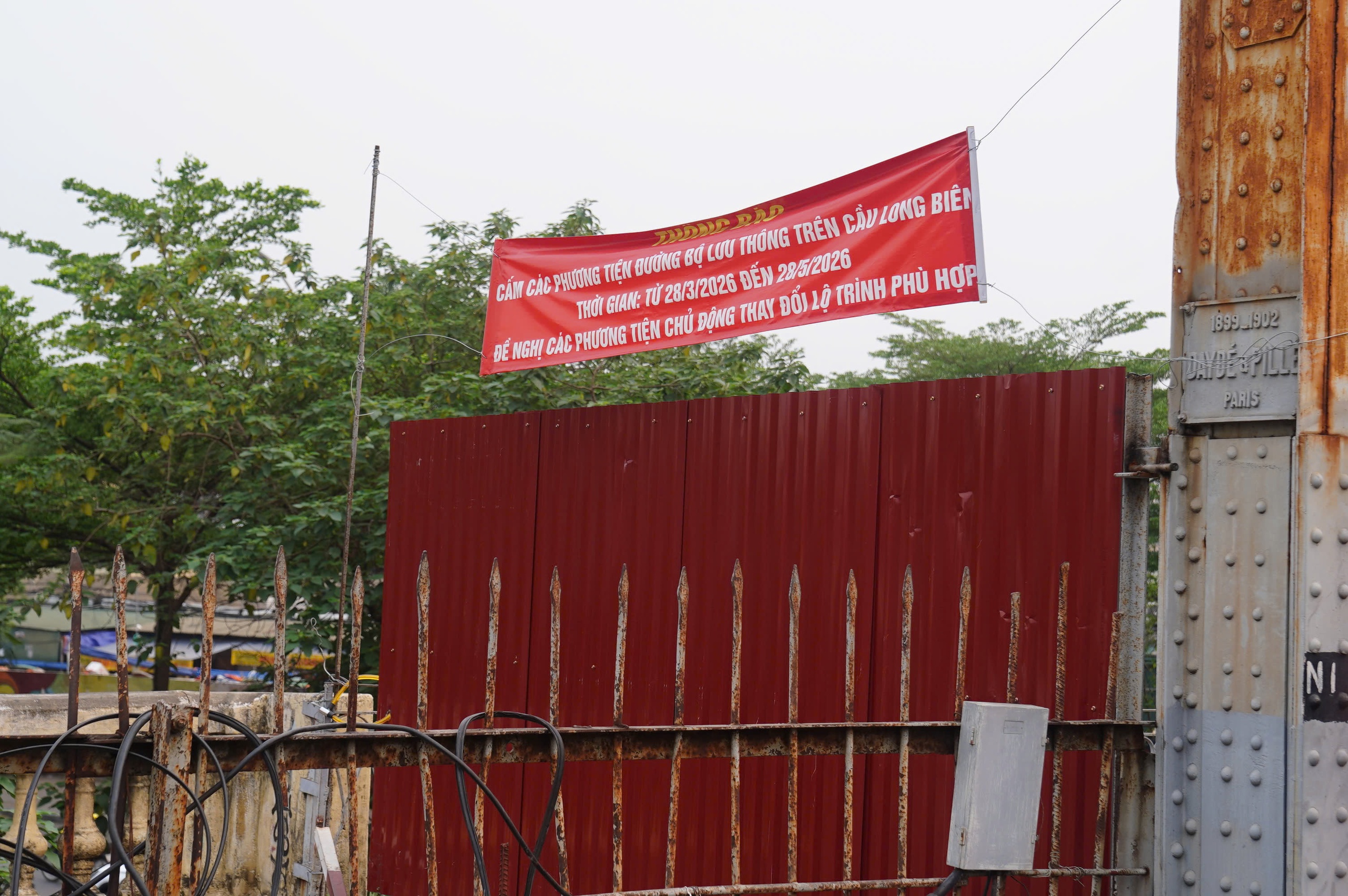 Cận cảnh sửa chữa cầu Long Bi&ecirc;n - Ảnh 1.