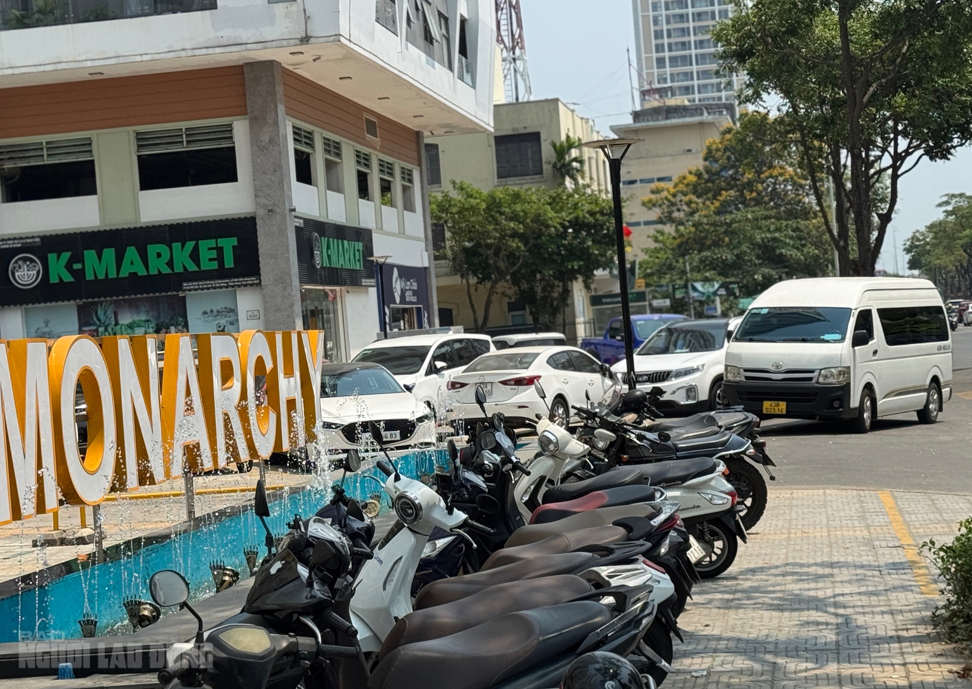 Vỉa h&egrave; Đ&agrave; Nẵng 2026: Nơi th&ocirc;ng tho&aacute;ng v&agrave; t&igrave;nh trạng lấn chiếm vẫn diễn ra - Ảnh 6.