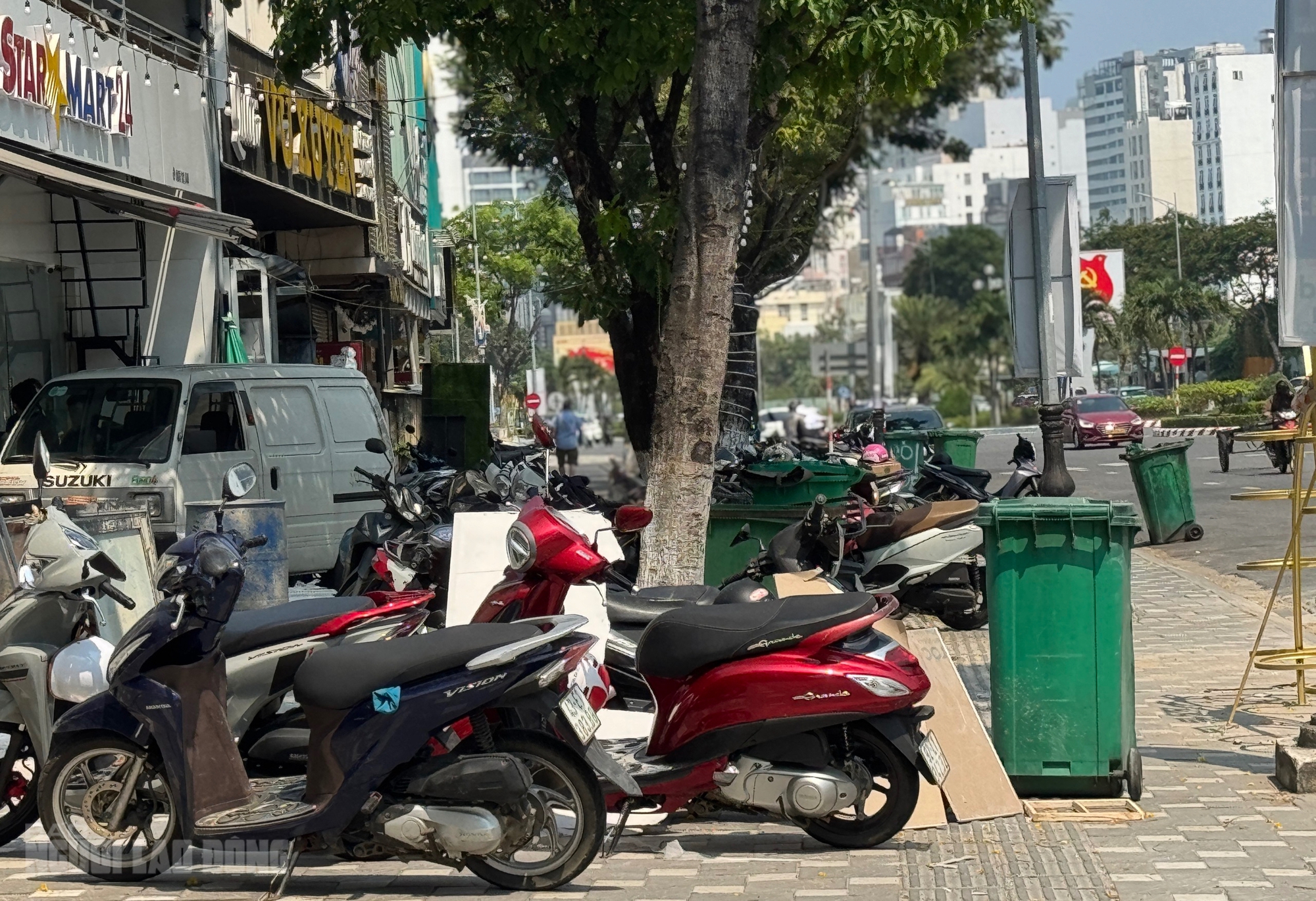 Vỉa h&egrave; Đ&agrave; Nẵng 2026: Nơi th&ocirc;ng tho&aacute;ng v&agrave; t&igrave;nh trạng lấn chiếm vẫn diễn ra - Ảnh 10.
