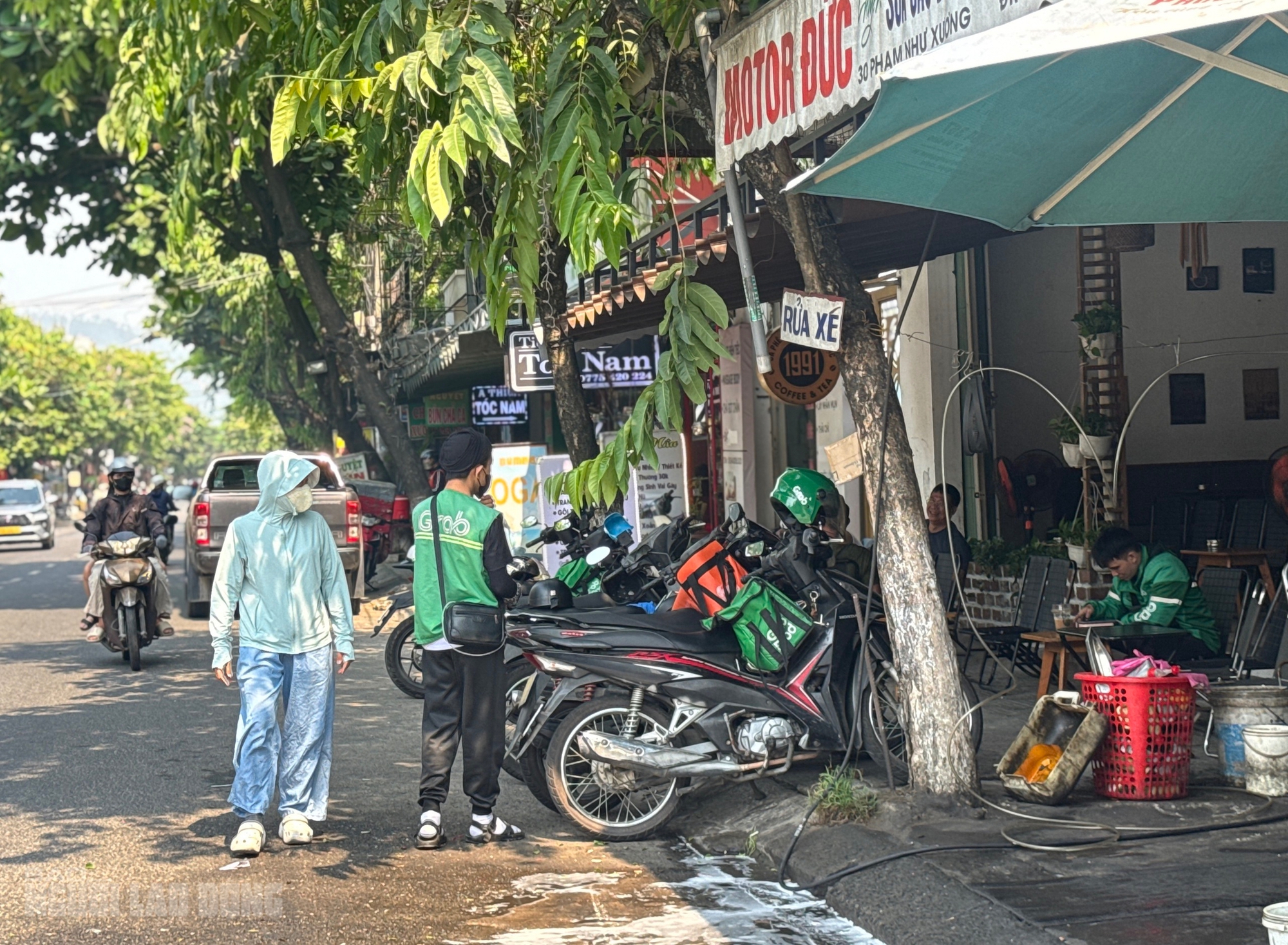 Vỉa h&egrave; Đ&agrave; Nẵng 2026: Nơi th&ocirc;ng tho&aacute;ng v&agrave; t&igrave;nh trạng lấn chiếm vẫn diễn ra - Ảnh 14.