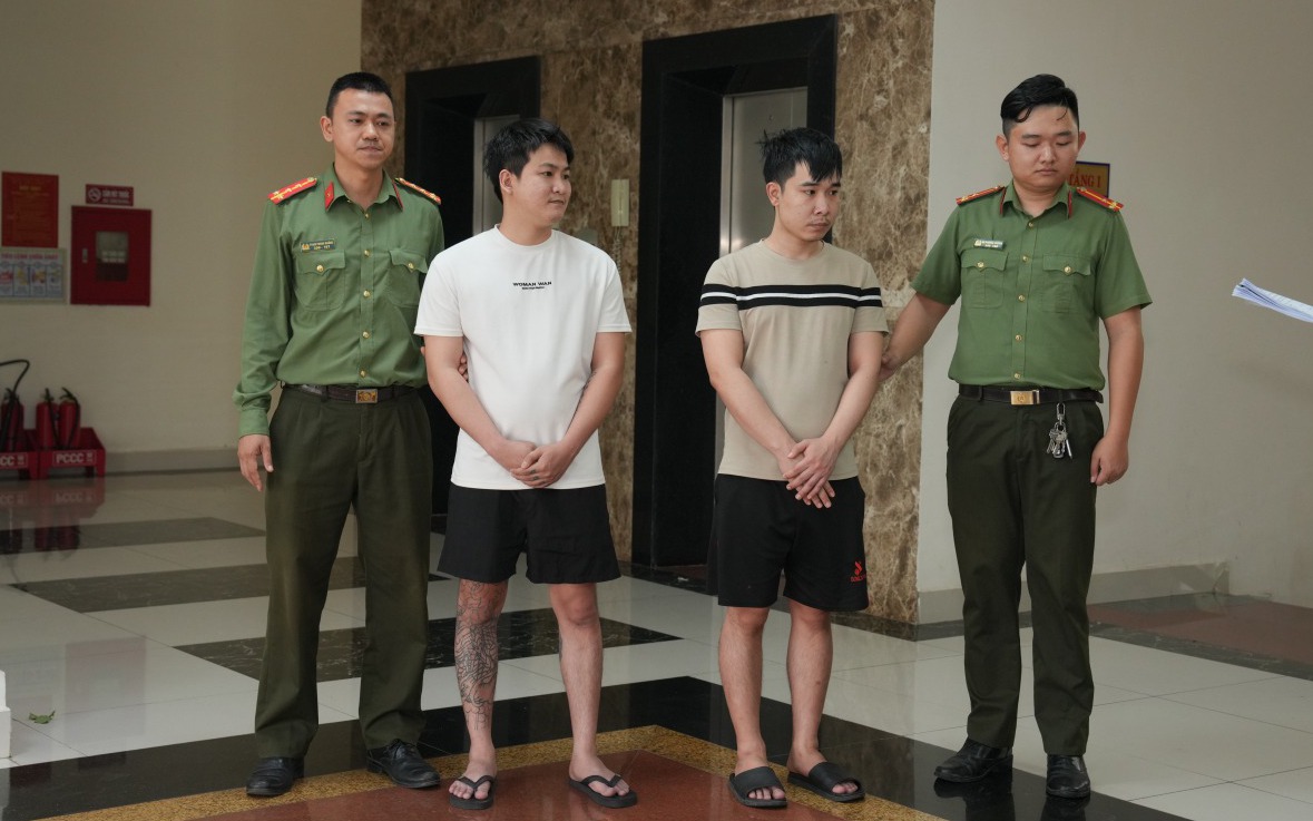 Nh&oacute;m lừa đảo chiếm đoạt 15 tỉ đồng của 5.000 người trong 20 ng&agrave;y - Ảnh 2.