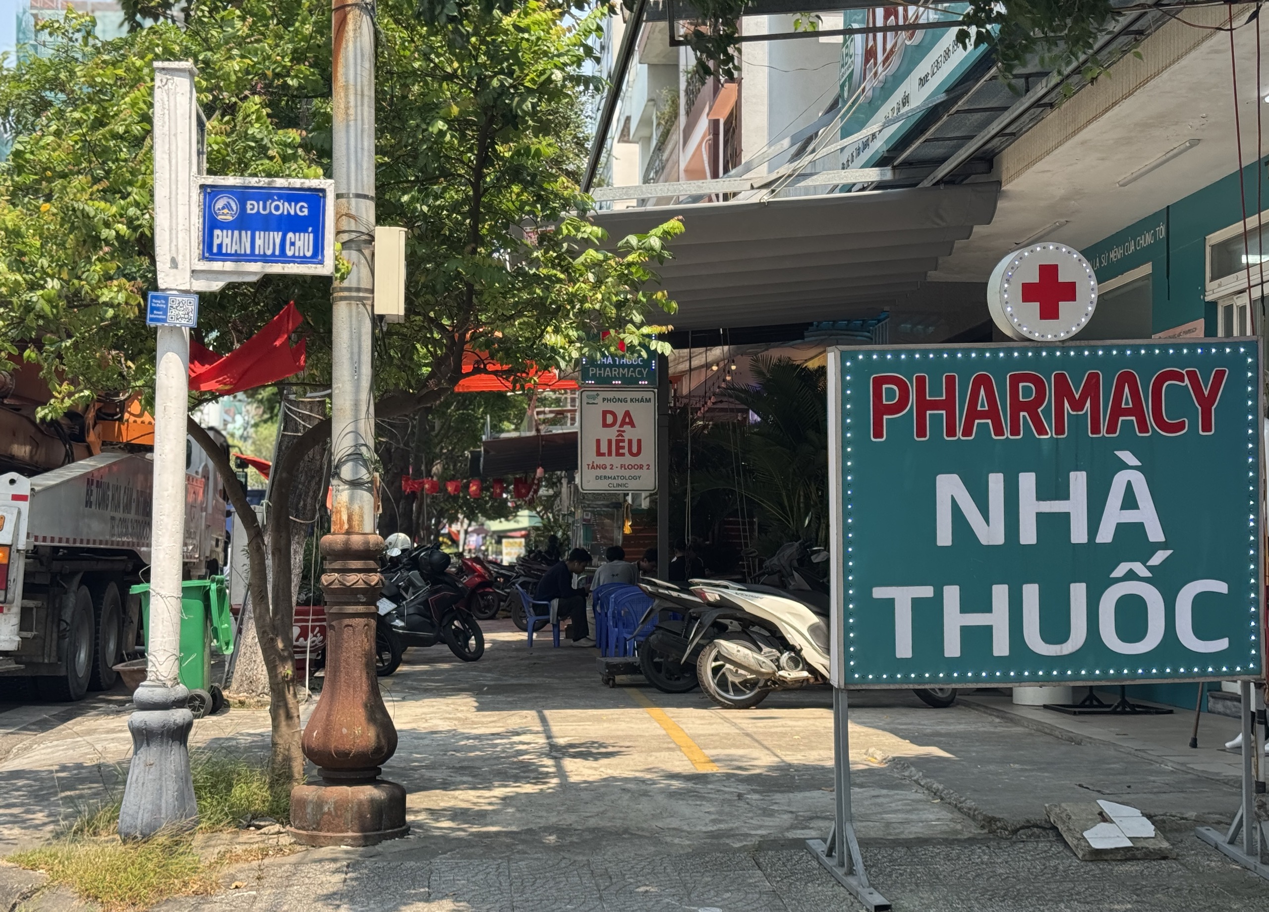 Vỉa h&egrave; Đ&agrave; Nẵng 2026: Nơi th&ocirc;ng tho&aacute;ng v&agrave; t&igrave;nh trạng lấn chiếm vẫn diễn ra - Ảnh 7.