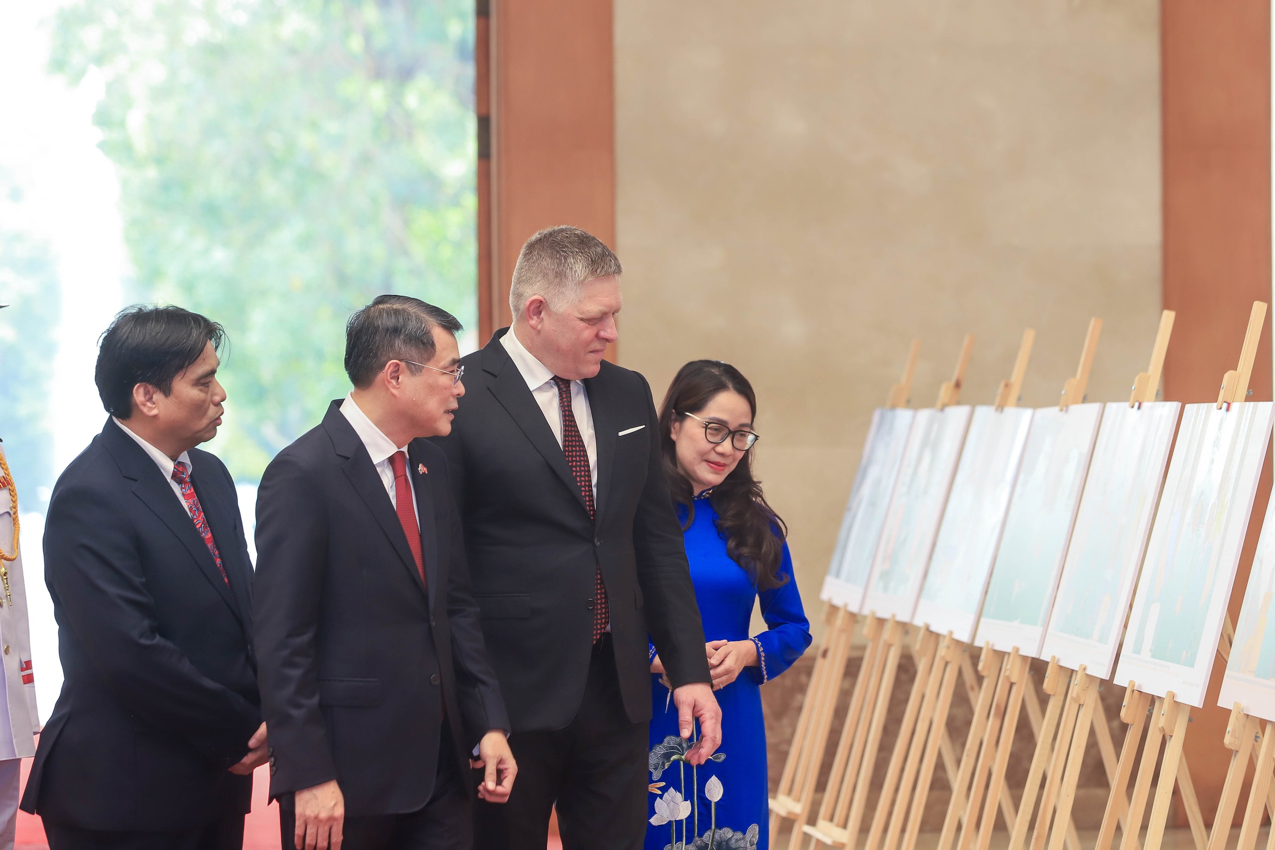 Thủ tướng Lê Minh Hưng chủ trì Lễ đón Thủ tướng Slovakia thăm Việt Nam - Ảnh 9.