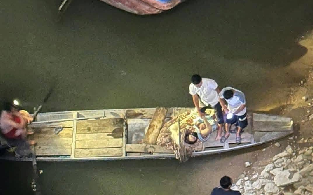 Người đàn ông cứu sống người mẹ ôm con nhảy cầu tự tử: Bị thương vẫn cố gắng cứu người - Ảnh 2.