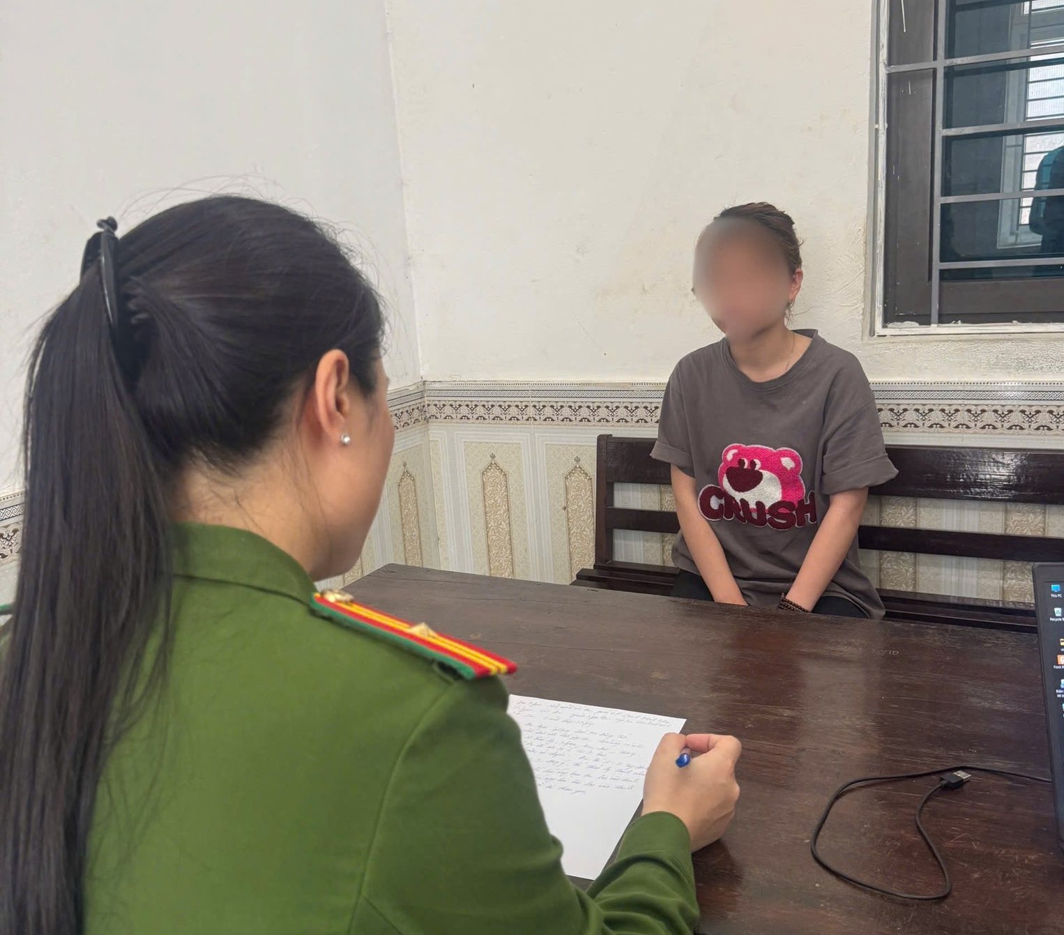 2 nhóm phụ nữ đánh nhau, nhiều người vây quanh quay clip: Hẹn nhau giải quyết mâu thuẫn - Ảnh 2.