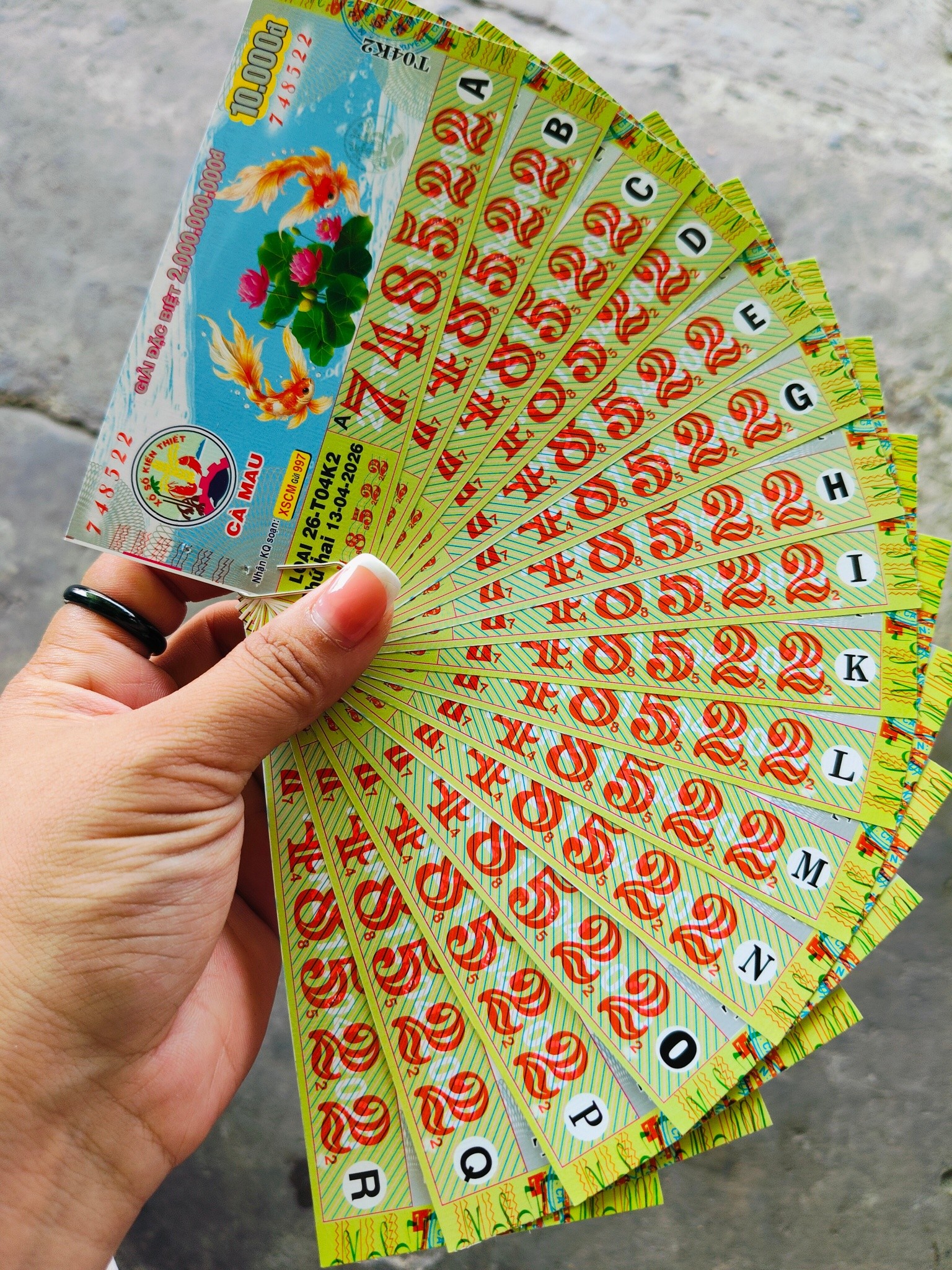 Chiều 13-4, lộ diện 4 người trúng giải độc đắc xổ số miền Nam - Ảnh 3.