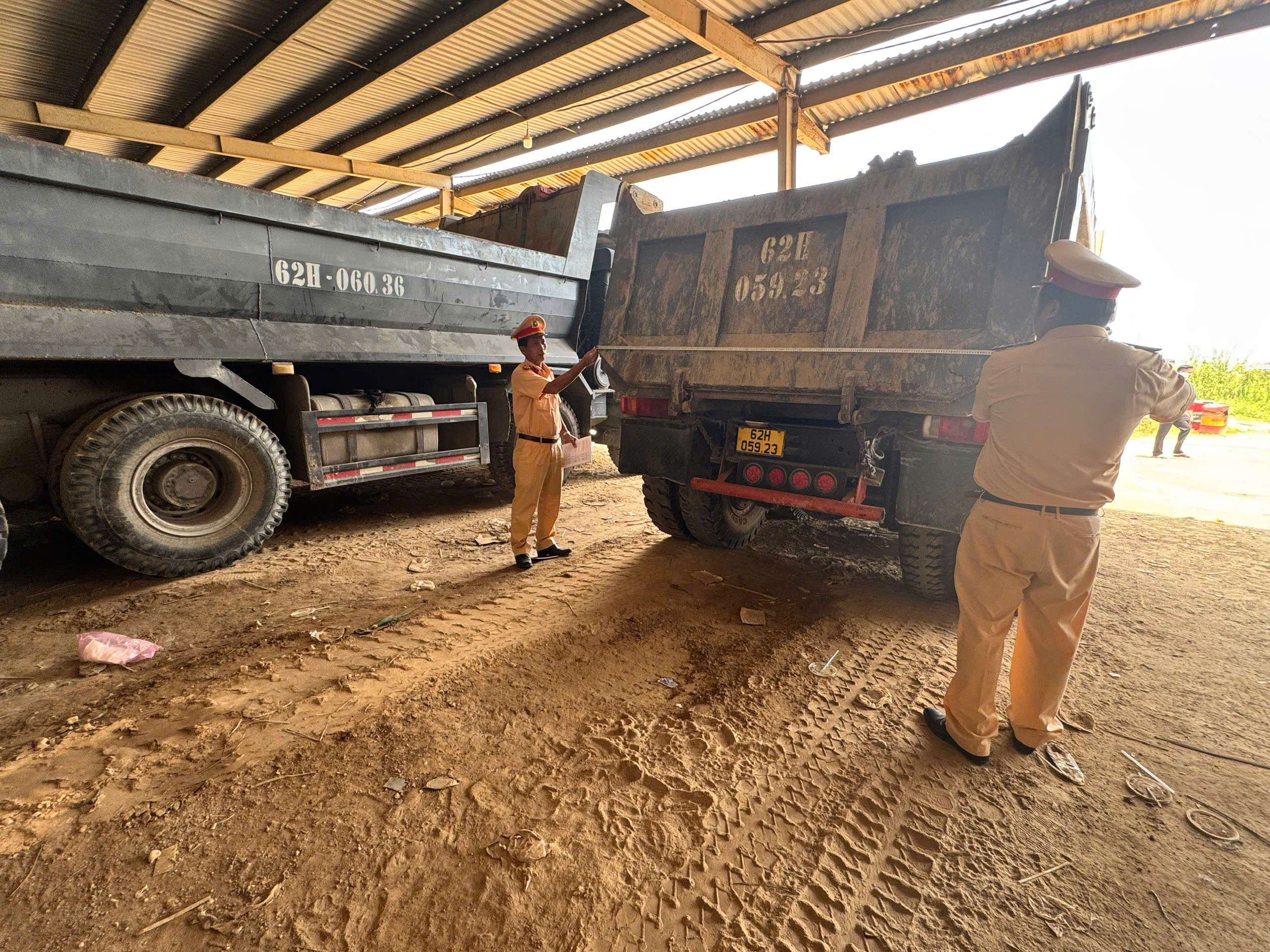 Gần 1.900 xe tải ở Tây Ninh vào diện kiểm tra - Ảnh 1.