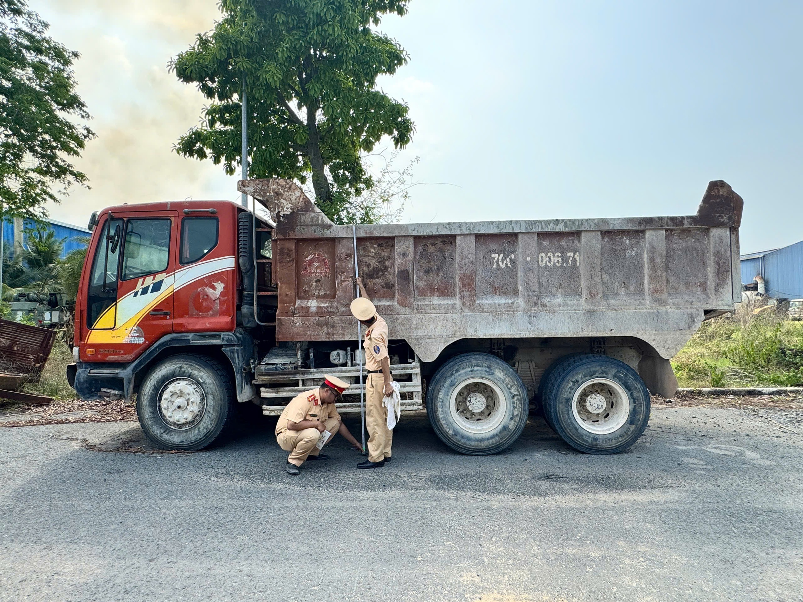 Gần 1.900 xe tải ở Tây Ninh vào diện kiểm tra - Ảnh 5.