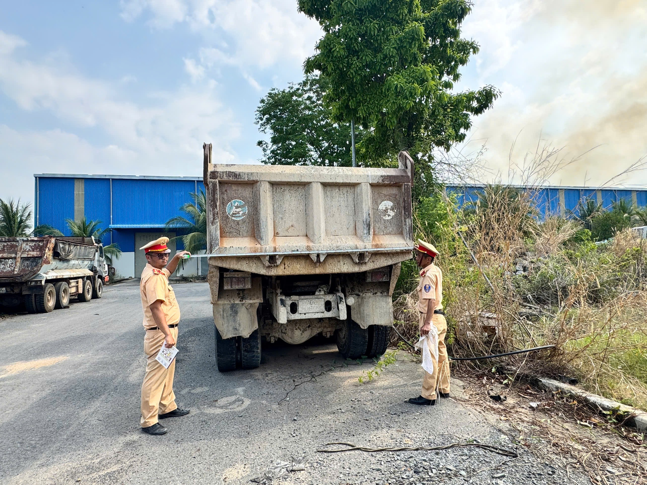 Gần 1.900 xe tải ở Tây Ninh vào diện kiểm tra - Ảnh 4.