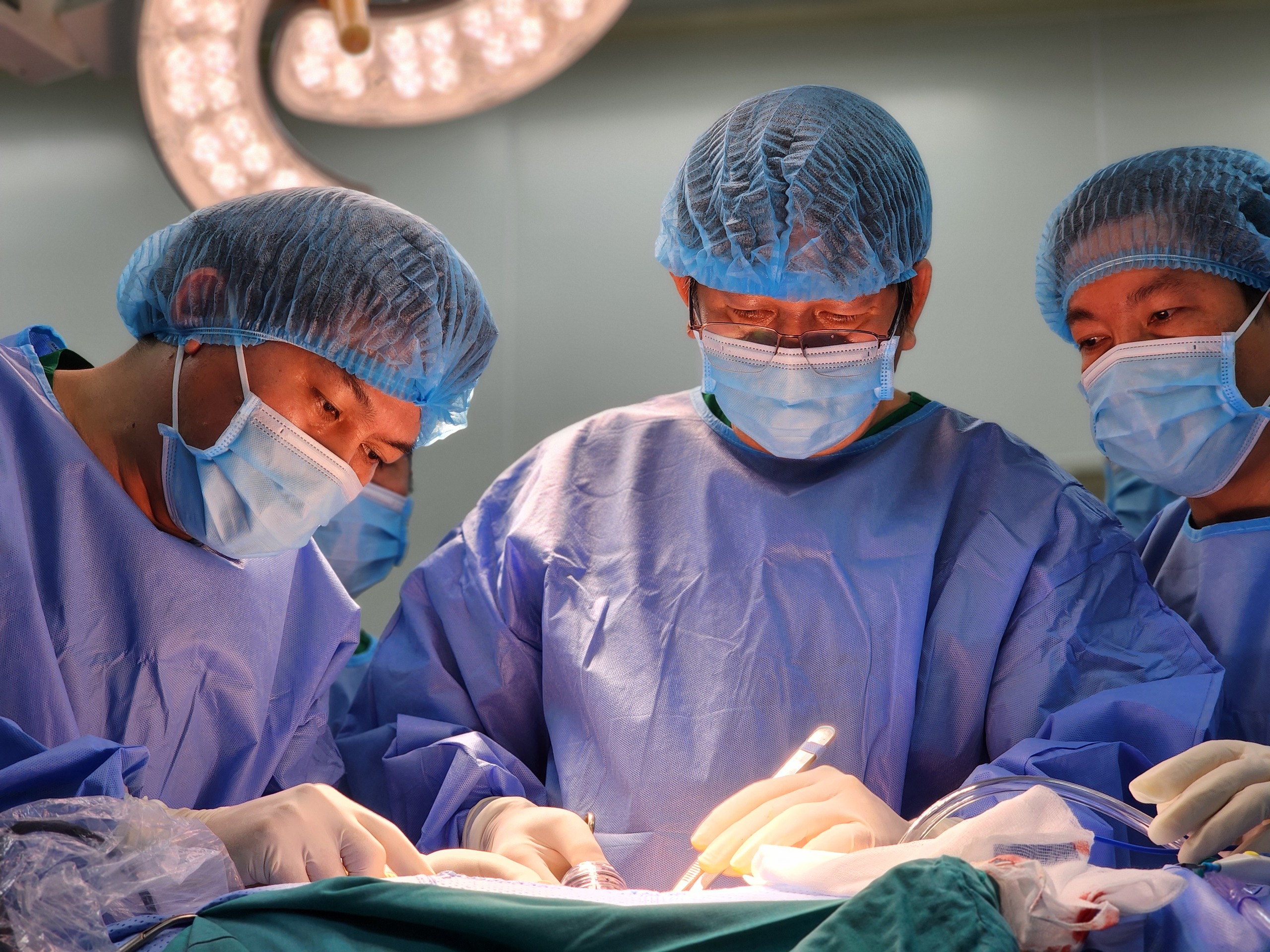 Lần đầu tiên Bệnh viện Đa khoa TP Cần Thơ làm chủ kỹ thuật ghép thận - Ảnh 2.