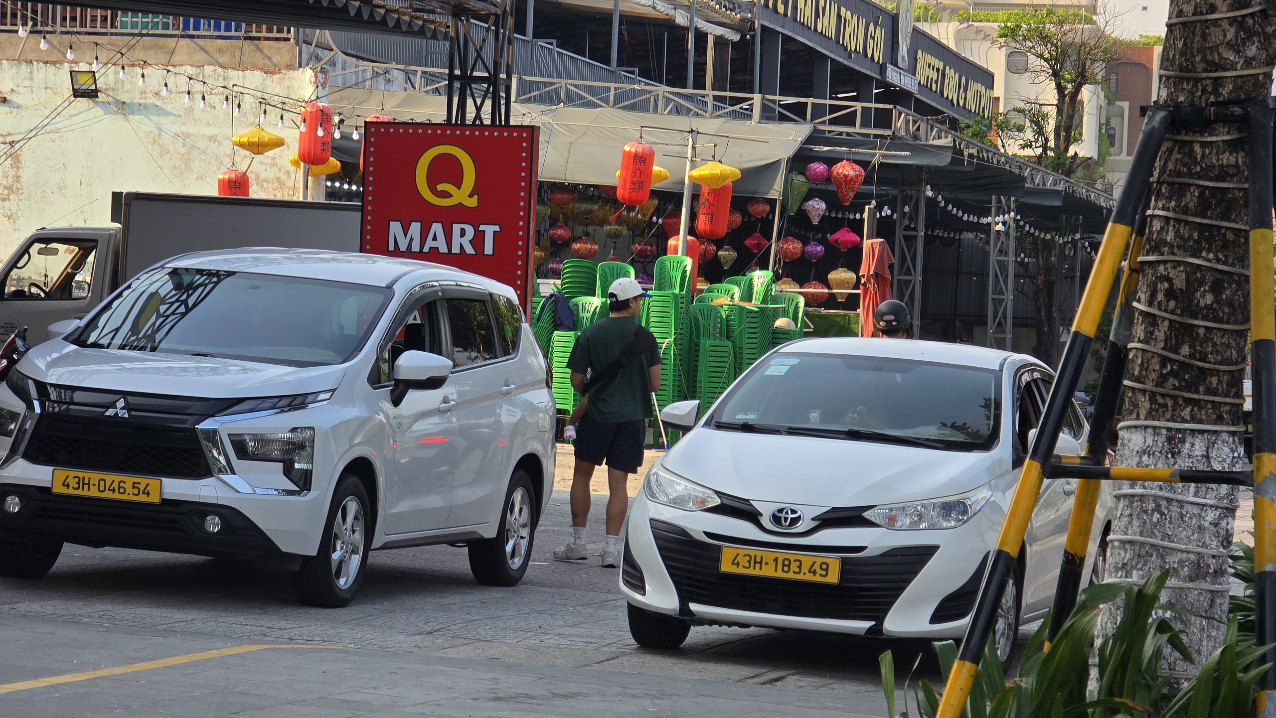 Vỉa h&egrave; Đ&agrave; Nẵng bị &ocirc; t&ocirc; chiếm dụng: T&igrave;nh trạng Đ&aacute;ng b&aacute;o động năm 2026 - Ảnh 5.