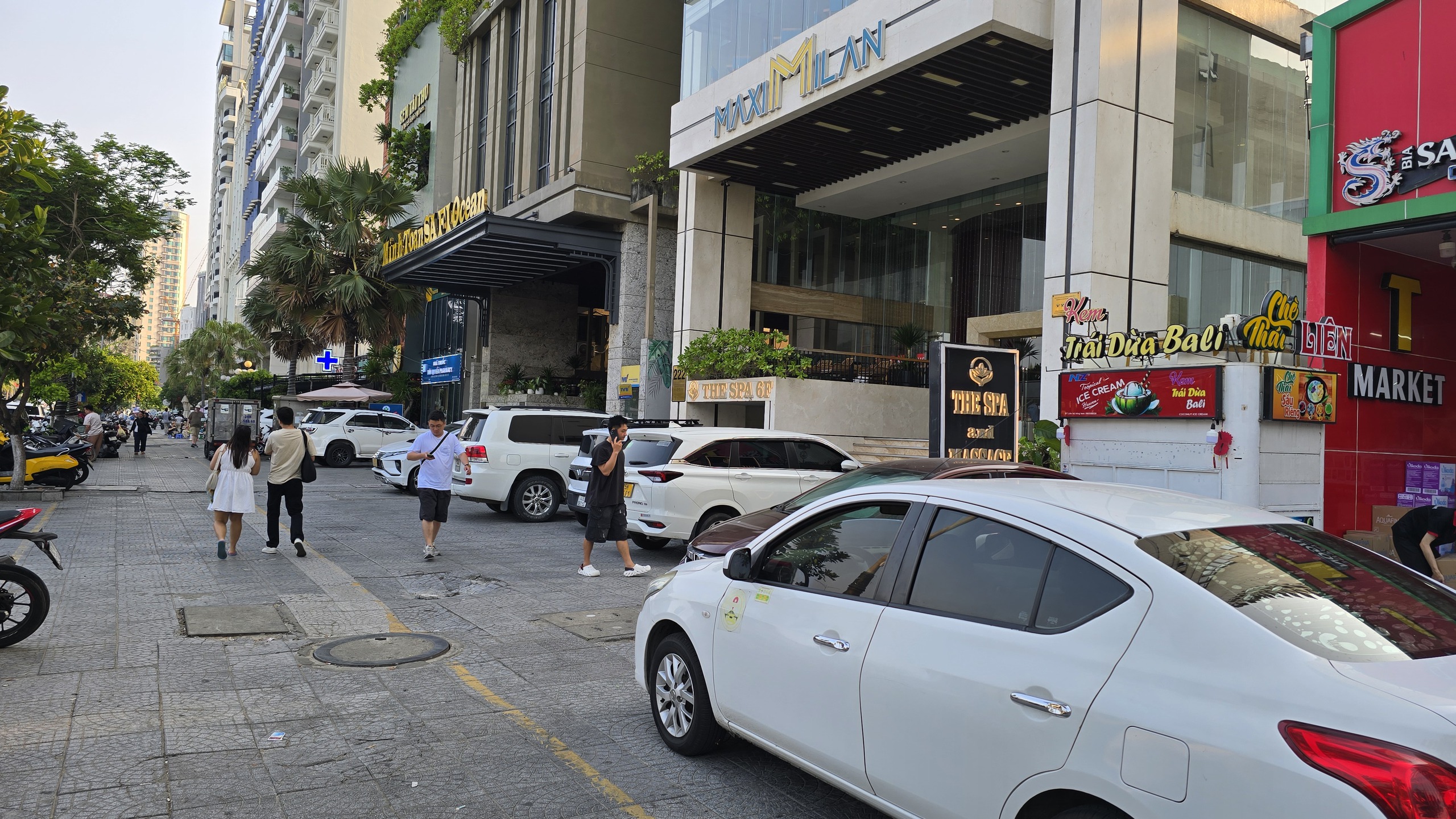 Vỉa h&egrave; Đ&agrave; Nẵng bị &ocirc; t&ocirc; chiếm dụng: T&igrave;nh trạng Đ&aacute;ng b&aacute;o động năm 2026 - Ảnh 6.