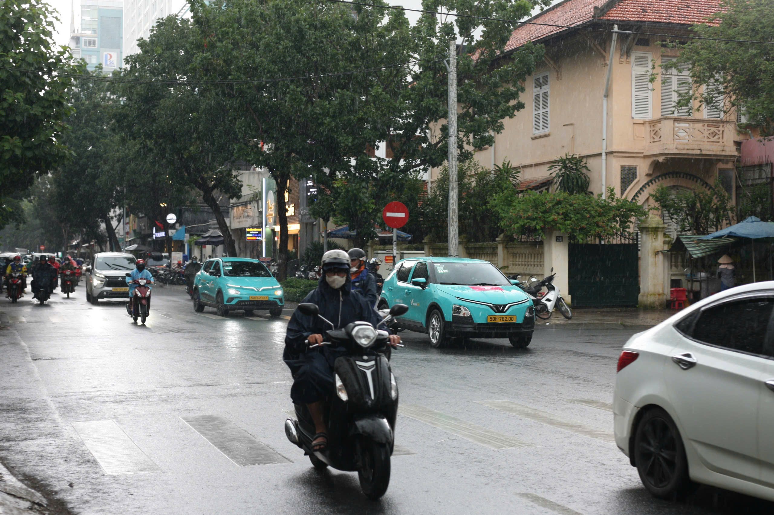 Dự báo thời tiết hôm nay, 14-4: TPHCM và Nam Bộ khả năng có mưa giải nhiệt - Ảnh 1.