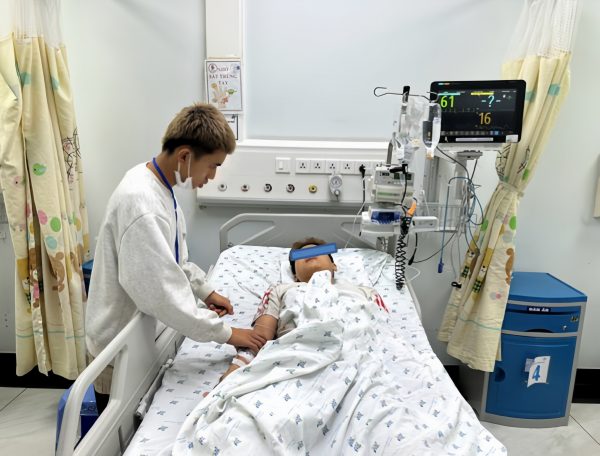 Thiếu ni&ecirc;n 15 tuổi đột ngột liệt tứ chi do hạ kali m&aacute;u hiếm gặp - Ảnh 1.