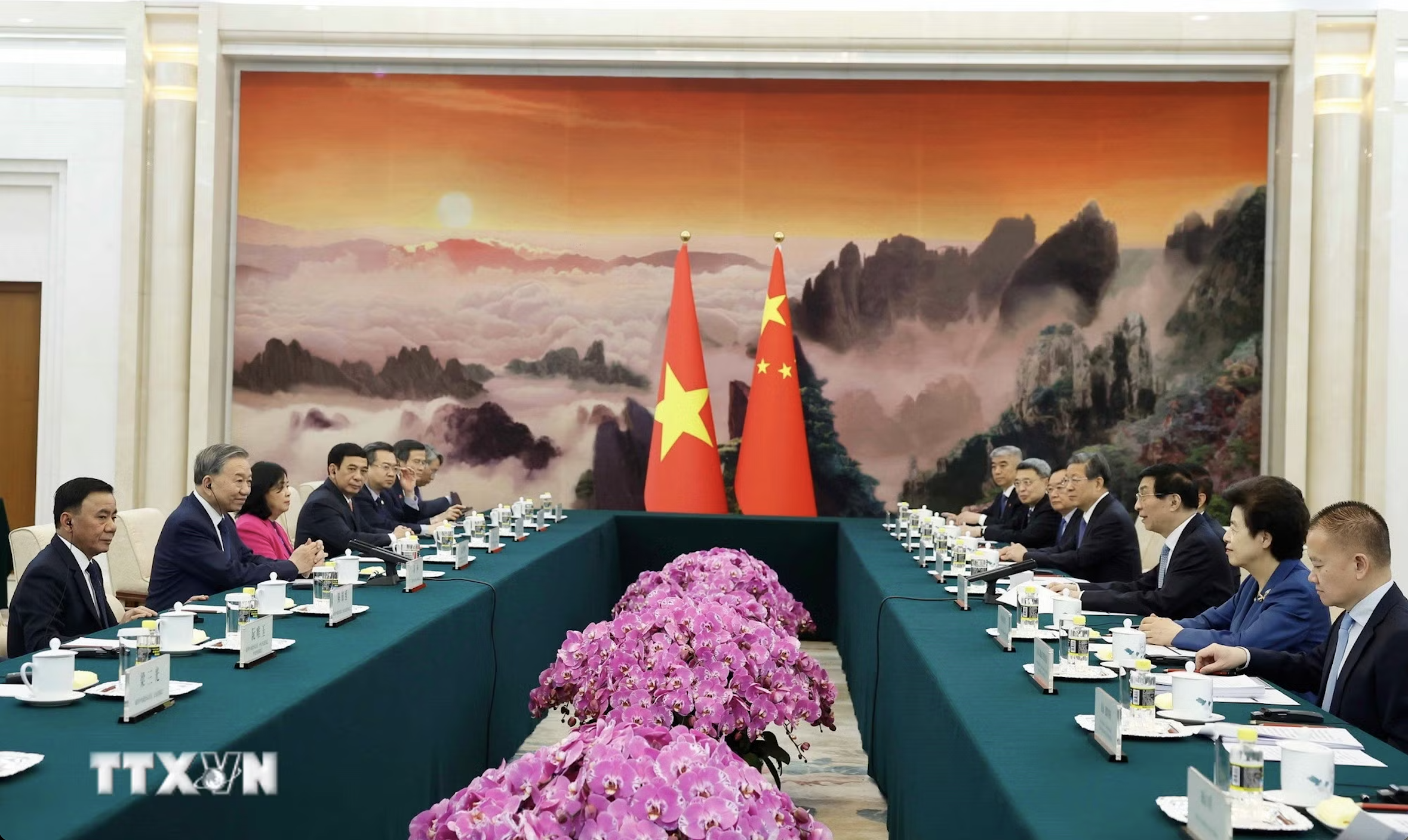 Tổng Bí thư, Chủ tịch nước Tô Lâm hội kiến Chủ tịch Chính hiệp toàn quốc Trung Quốc - Ảnh 2.