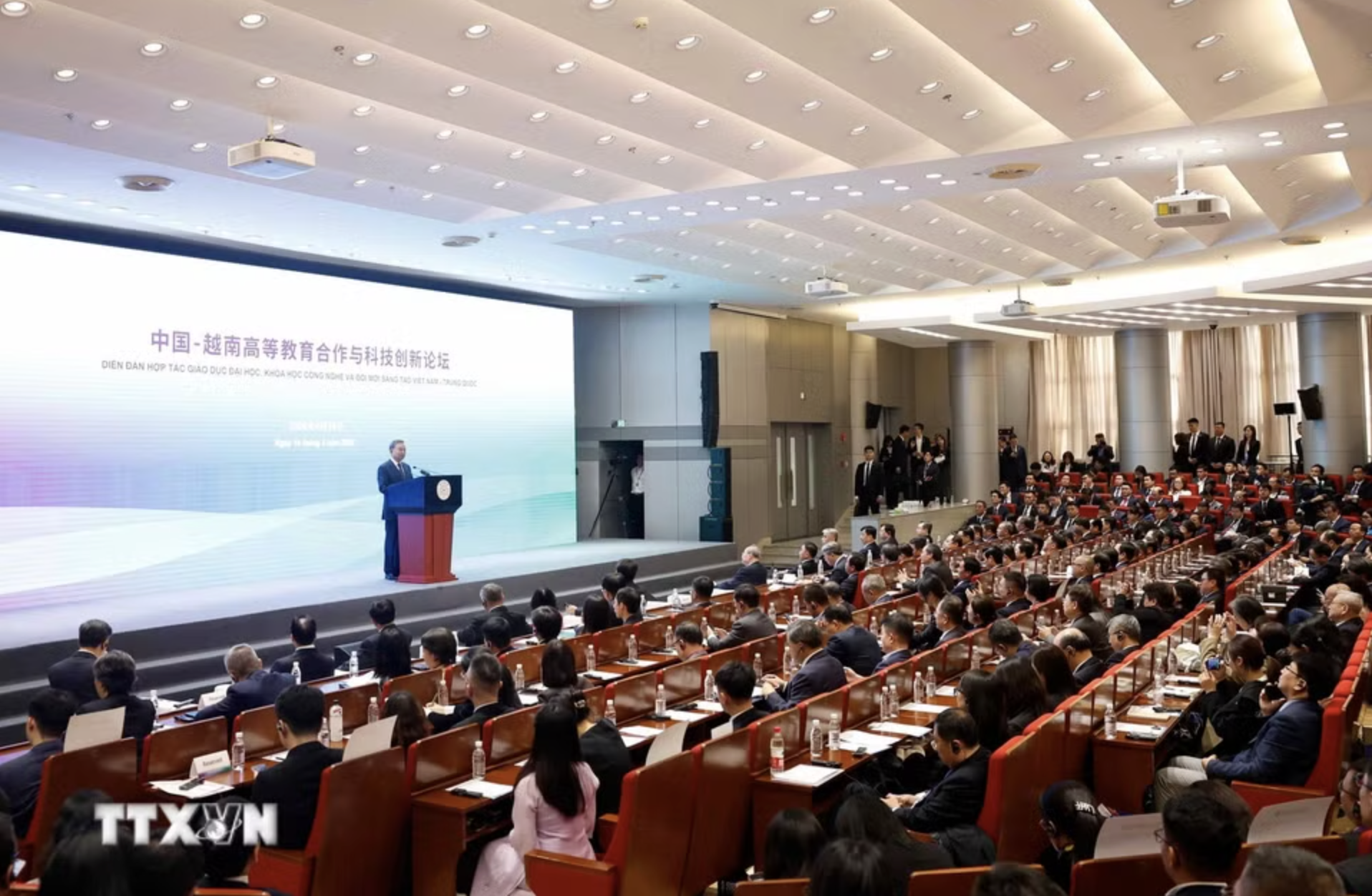 Ph&aacute;t biểu ch&iacute;nh s&aacute;ch của Tổng B&iacute; thư, Chủ tịch nước T&ocirc; L&acirc;m tại Đại học Thanh Hoa - Ảnh 2.