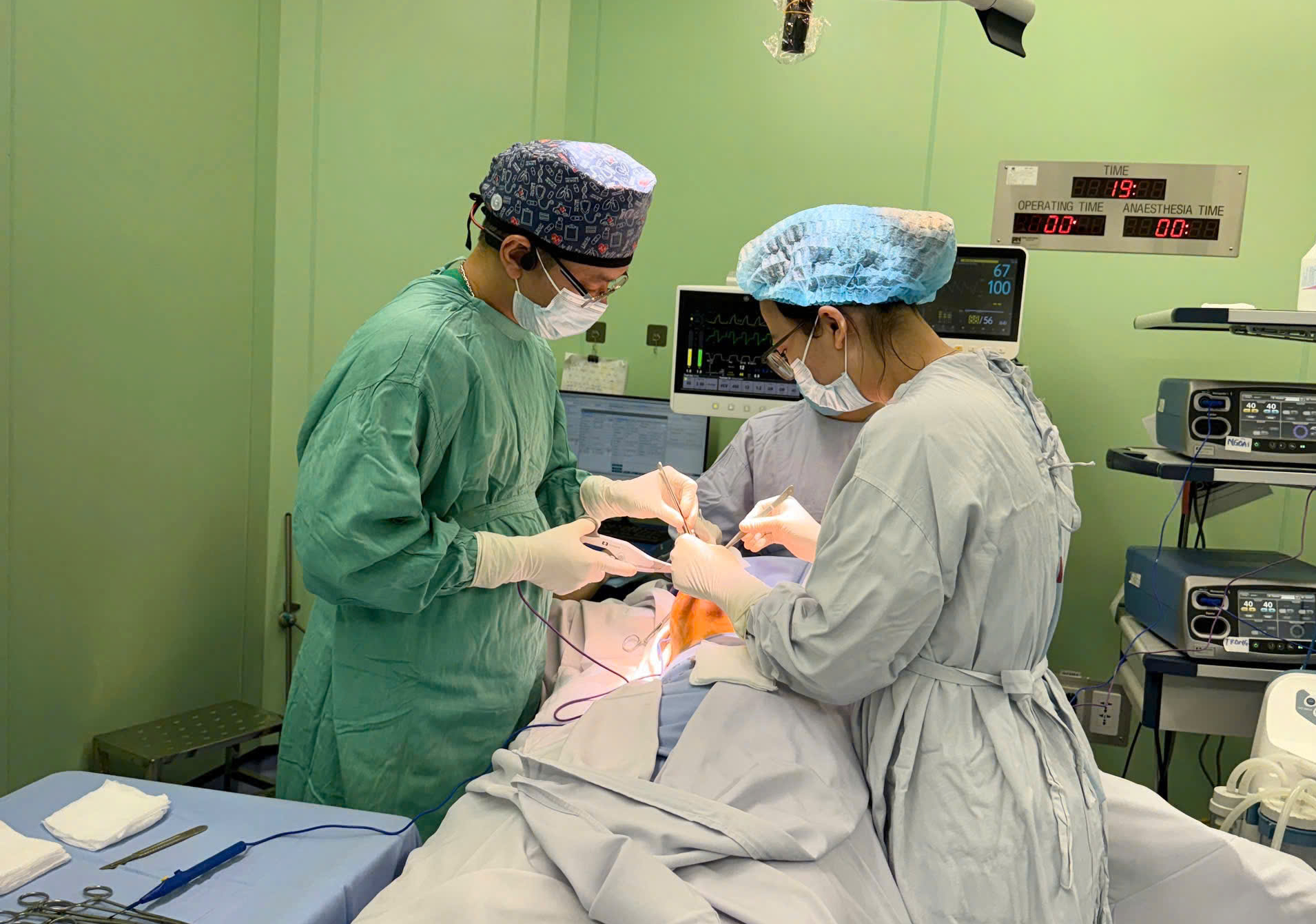 Du học sinh về nước mổ u tuyến vú 18 cm, bảo tồn toàn bộ tuyến vú - Ảnh 2.