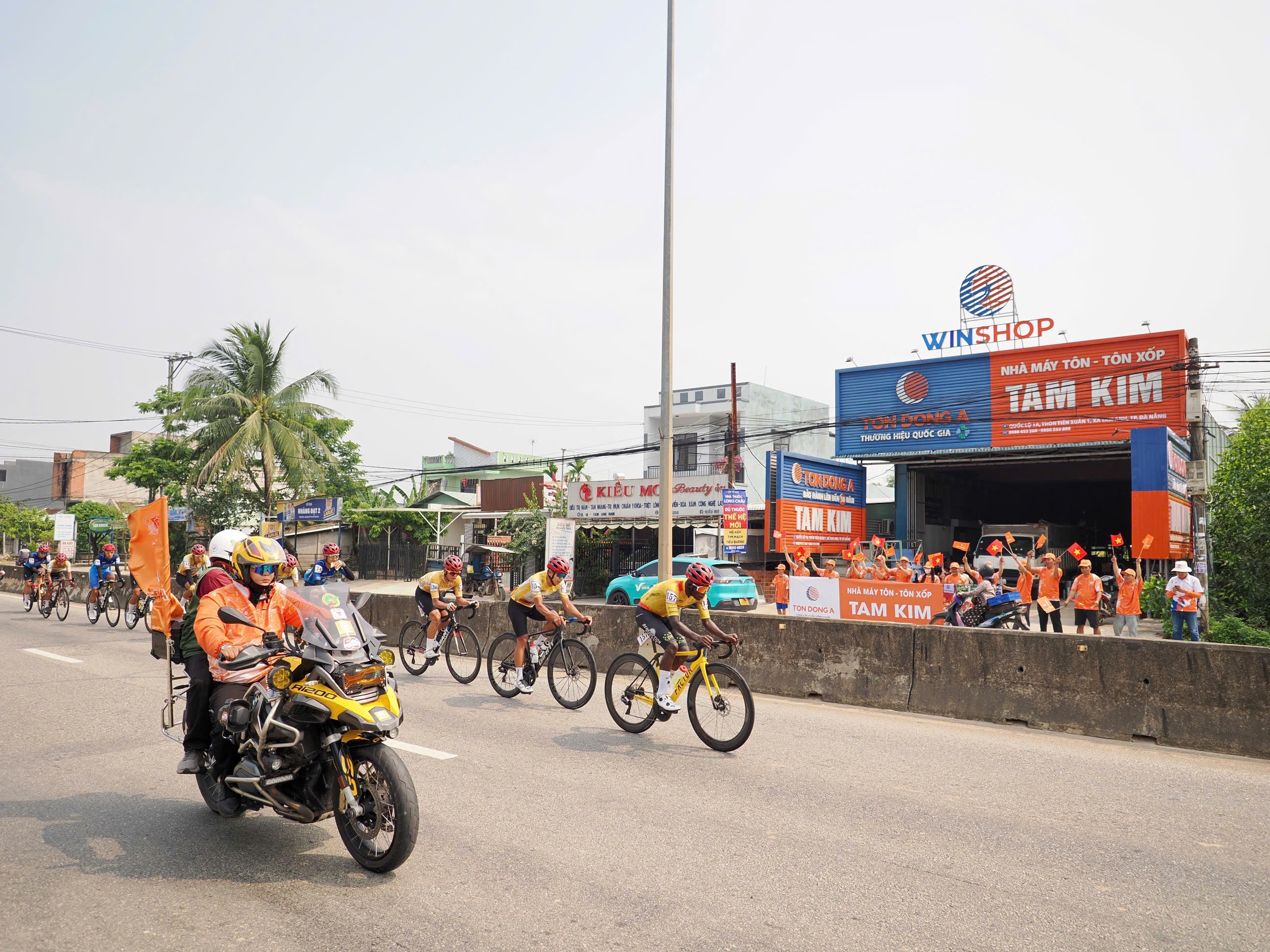 Xác định nhất chặng bằng camera: Patrick Patterson thắng sít sao tại Quảng Ngãi - Ảnh 1.
