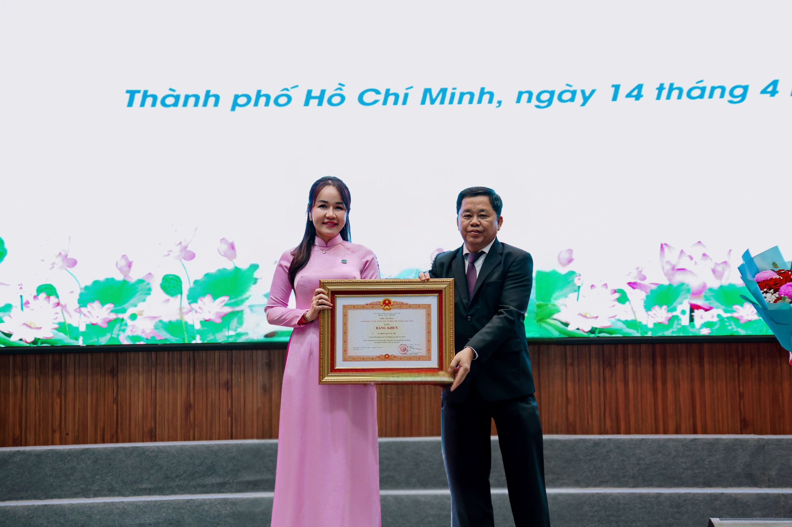 Bệnh viện Ung Bướu TPHCM đón nhận Huân chương Lao động hạng Nhất - Ảnh 5.