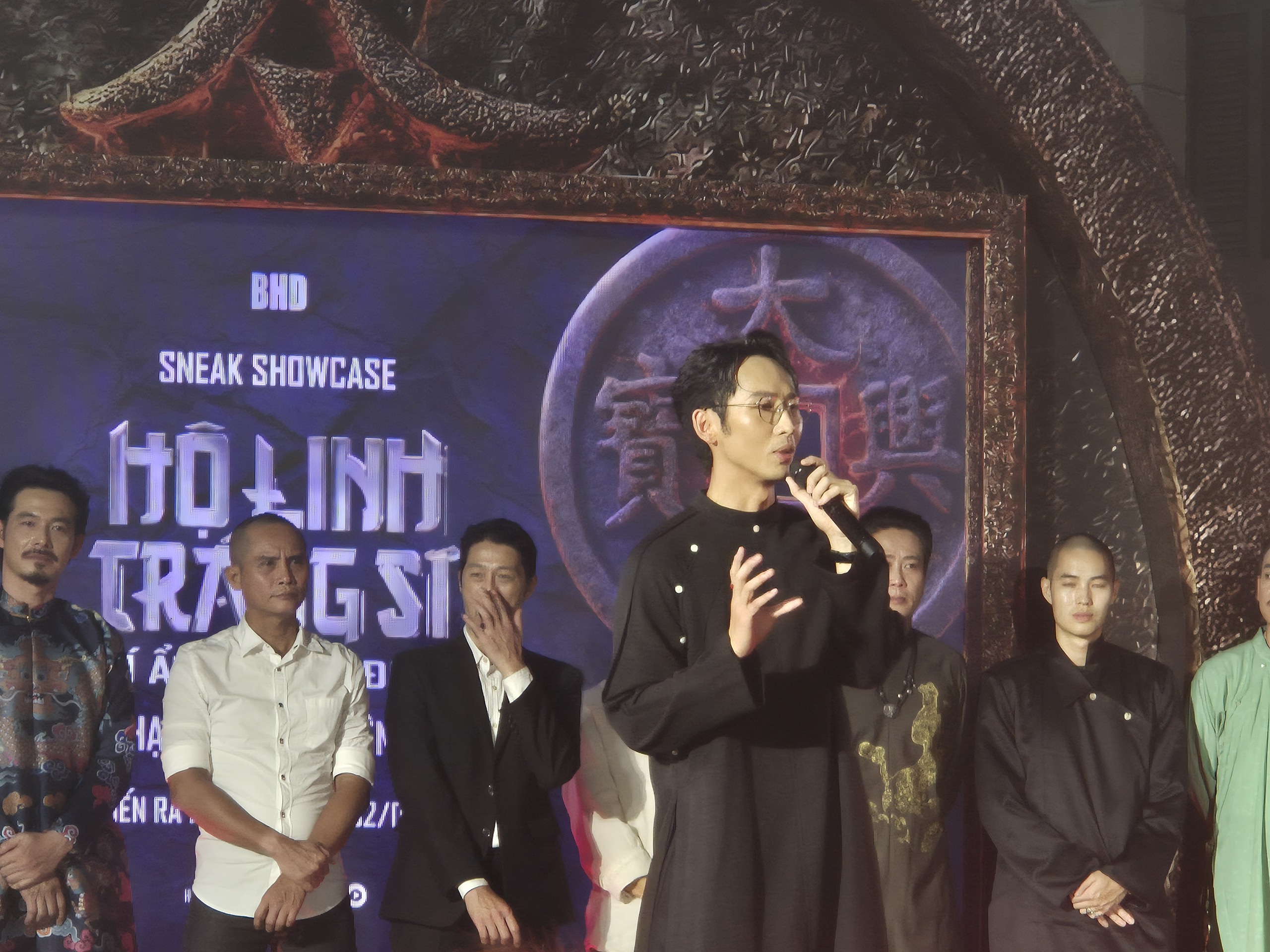 Diễn viên Tuấn Trần: 