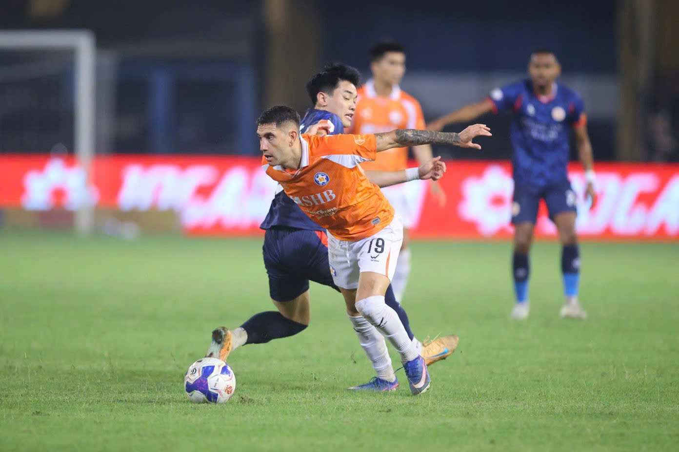 Lộ nhóm nguy cơ rớt hạng - Ảnh 1.