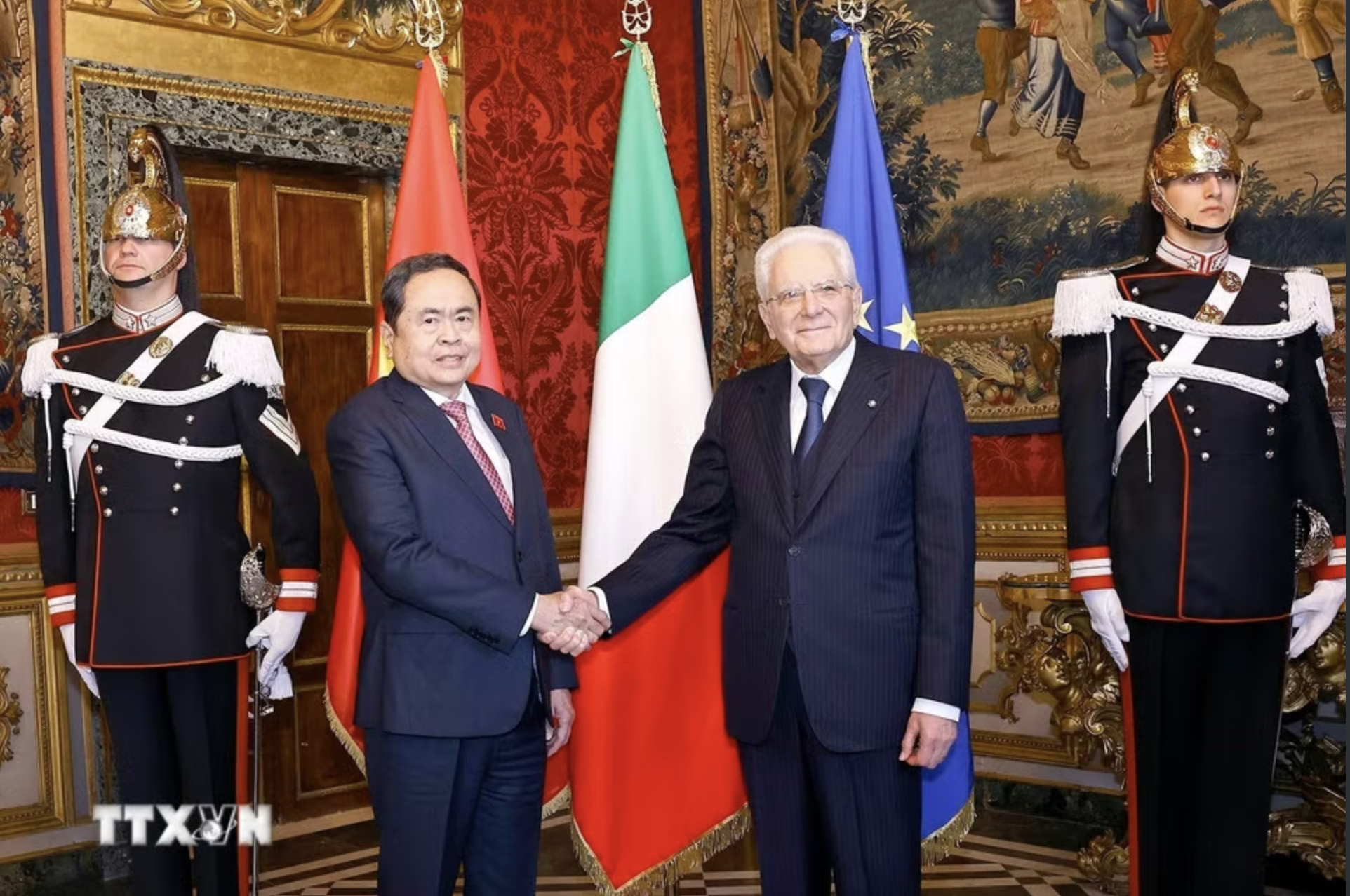 Chủ tịch Quốc hội Trần Thanh Mẫn hội kiến Tổng thống Ý - Ảnh 1.