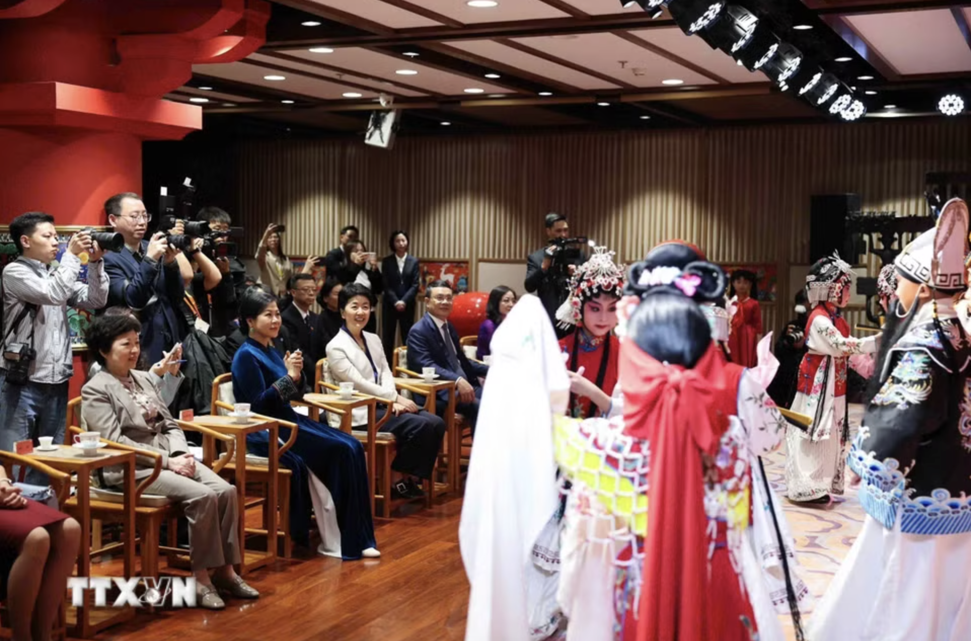 Phu nhân Ngô Phương Ly thăm Trung tâm Tống Khánh Linh tại Bắc Kinh - Ảnh 5.