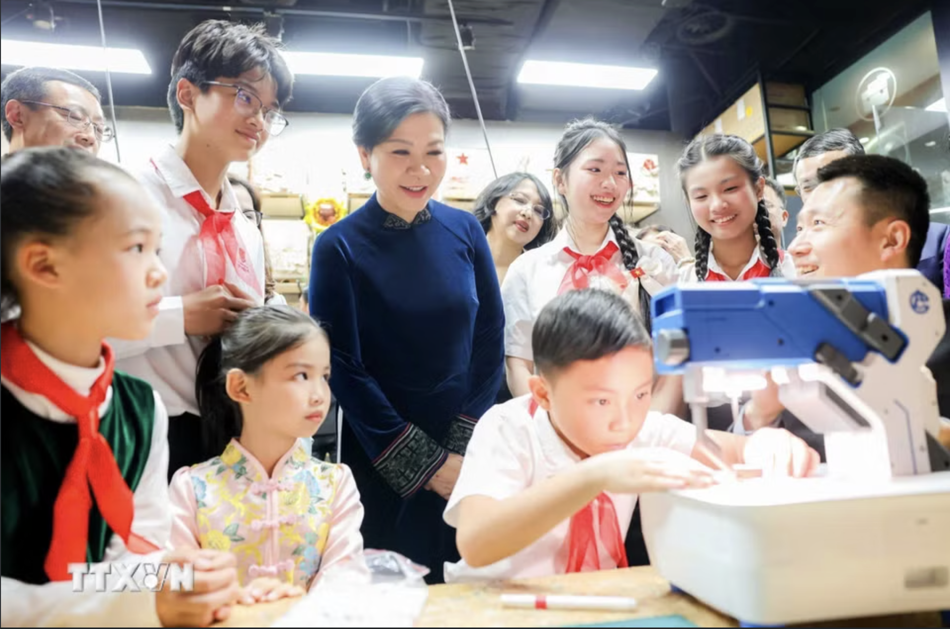 Phu nhân Ngô Phương Ly thăm Trung tâm Tống Khánh Linh tại Bắc Kinh - Ảnh 3.