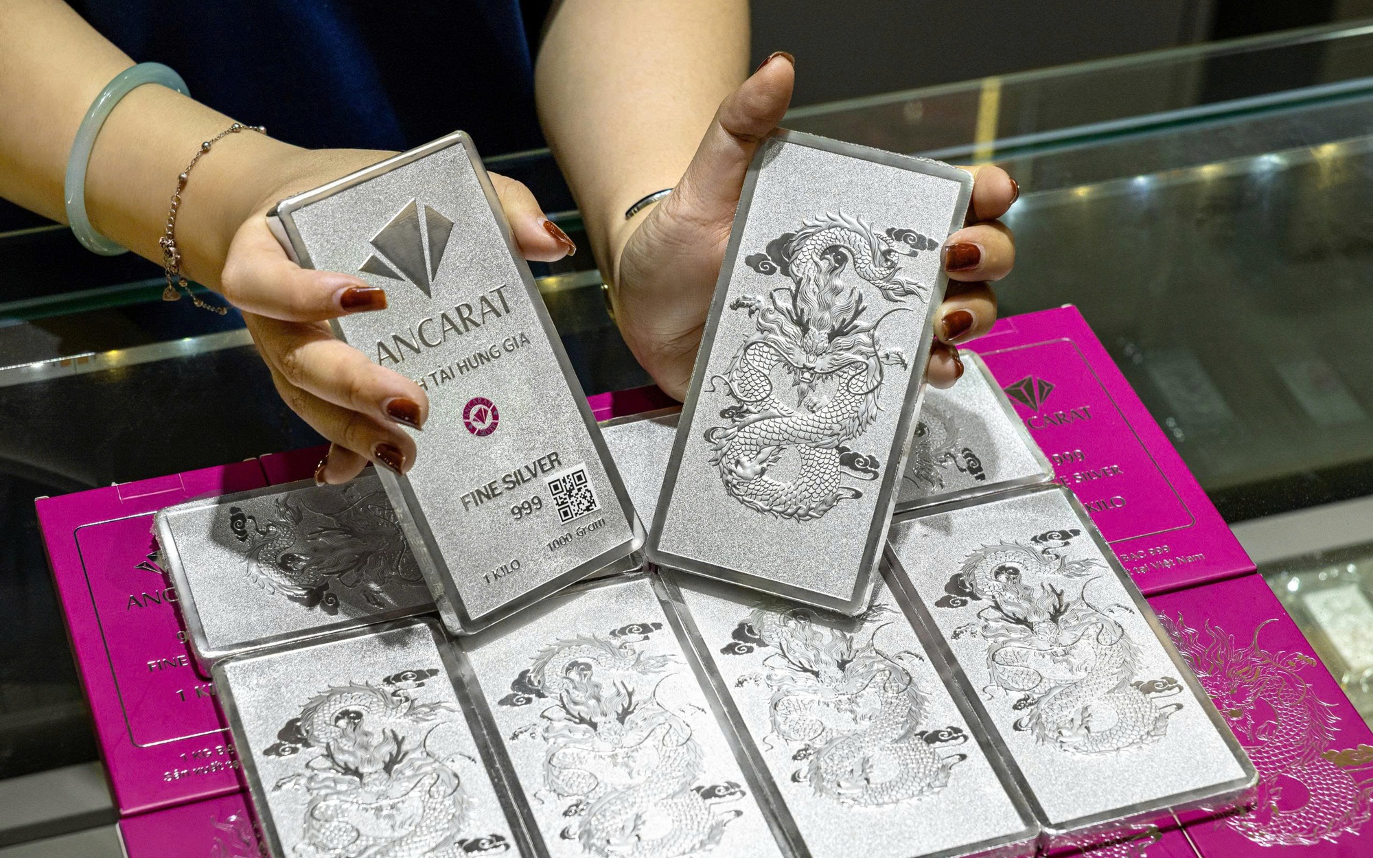 Gi&aacute; bạc h&ocirc;m nay 16-4: Nhiều người bất ngờ với đ&agrave; tăng của bạc - Ảnh 1.