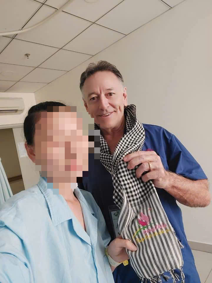 Nhiều ca thay khớp háng phức tạp hơn, bác sĩ Người Mỹ nói gì? - Ảnh 2.