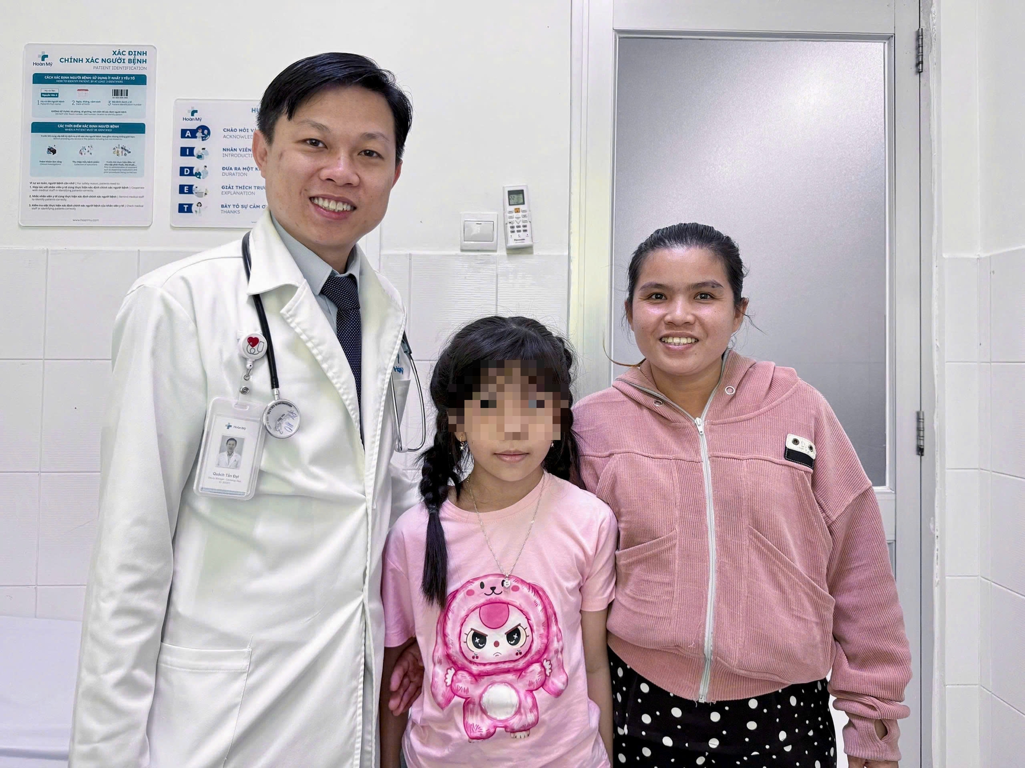 Người mẹ nghèo xúc động cảm ơn bệnh viện cứu sống con gái mình - Ảnh 3.