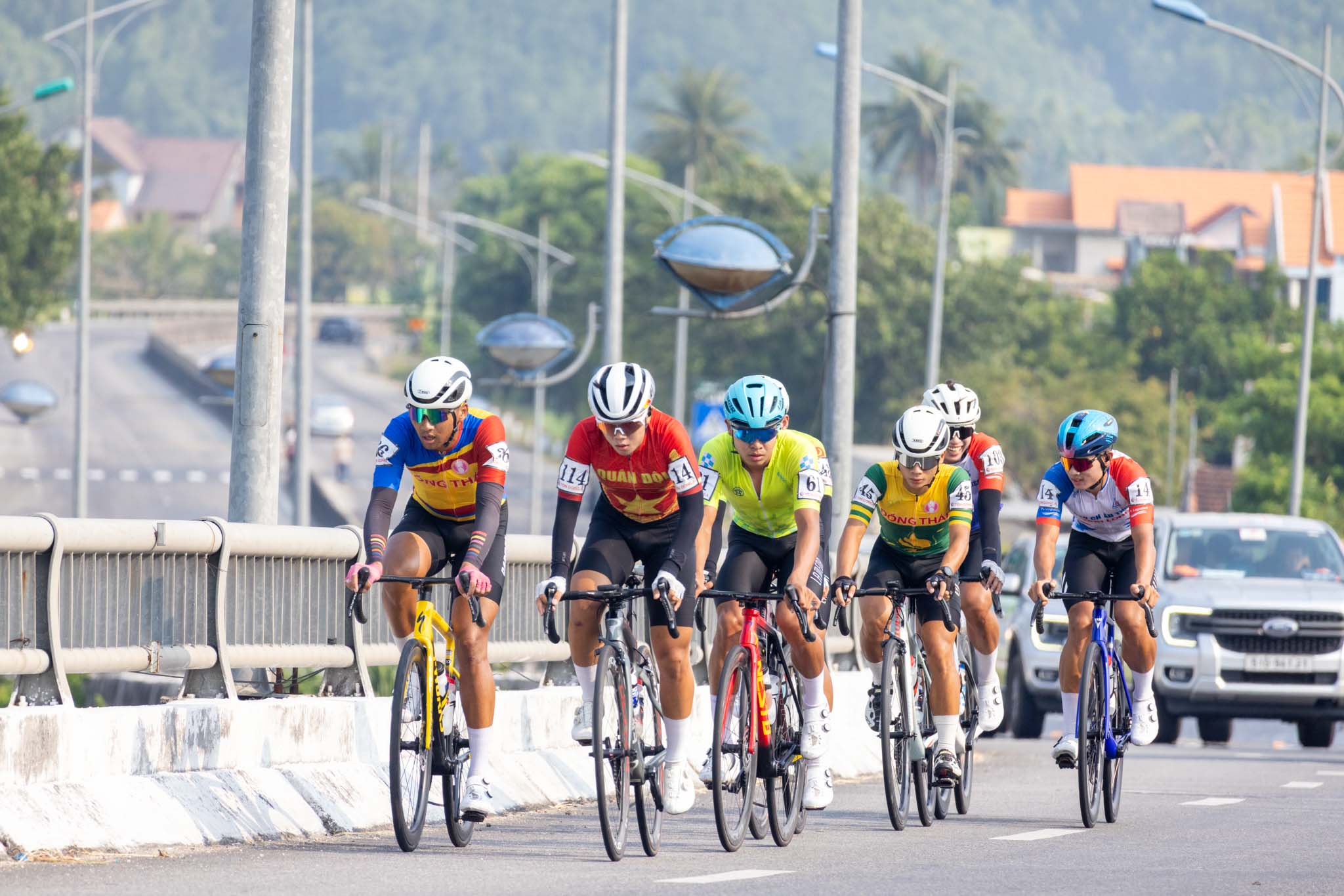 Chặng 12 Cúp truyền hình TP HCM 2026: Ngoại binh Thụy Sĩ đơn độc về nhất chặng ấn tượng - Ảnh 10.