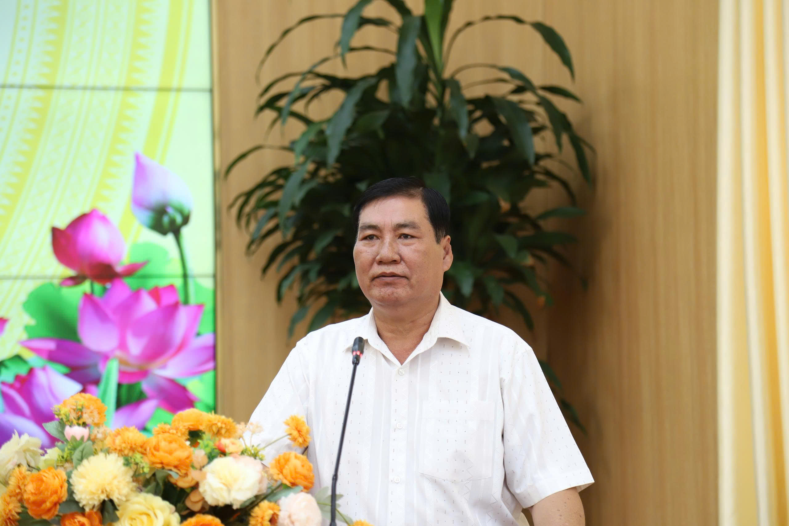 Xăng dầu tăng giá nhưng dịch vụ không giảm , nông dân chịu áp lực chi phí sản xuất - Ảnh 1. Xăng dầu tăng giá nhưng dịch vụ không giảm , nông dân chịu áp lực chi phí sản xuất - Ảnh 1.