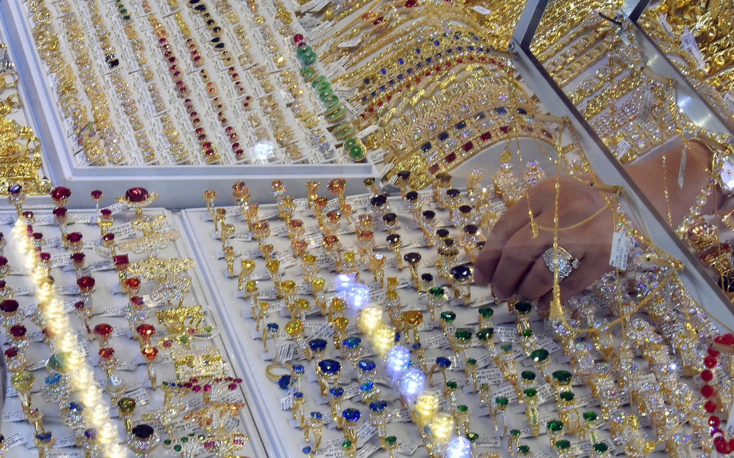 S&aacute;ng 16-4, gi&aacute; v&agrave;ng miếng SJC, v&agrave;ng nhẫn giảm tiếp - Ảnh 1.