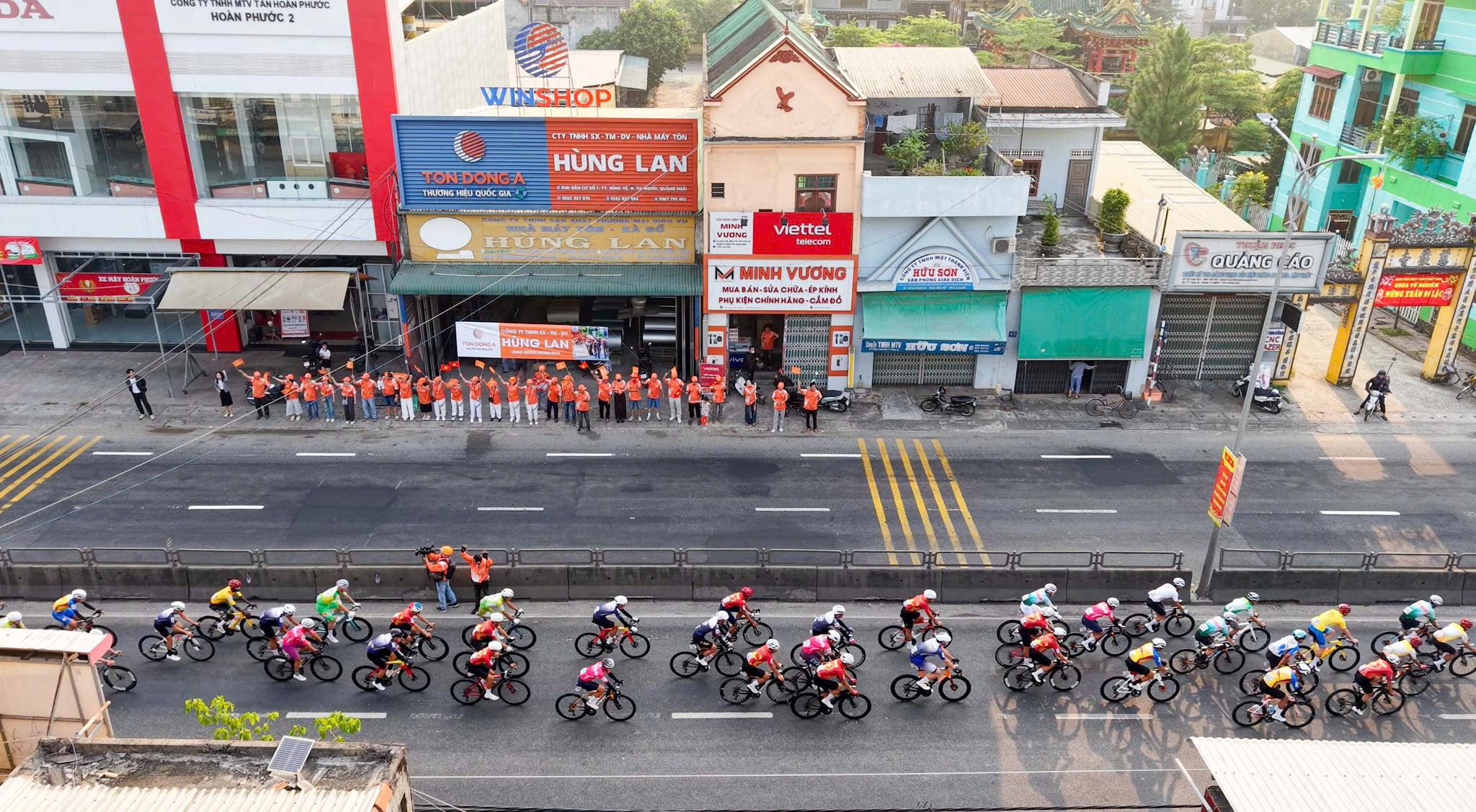 Chặng 12 Cúp truyền hình TP HCM 2026: Ngoại binh Thụy Sĩ đơn độc về nhất chặng ấn tượng - Ảnh 1.