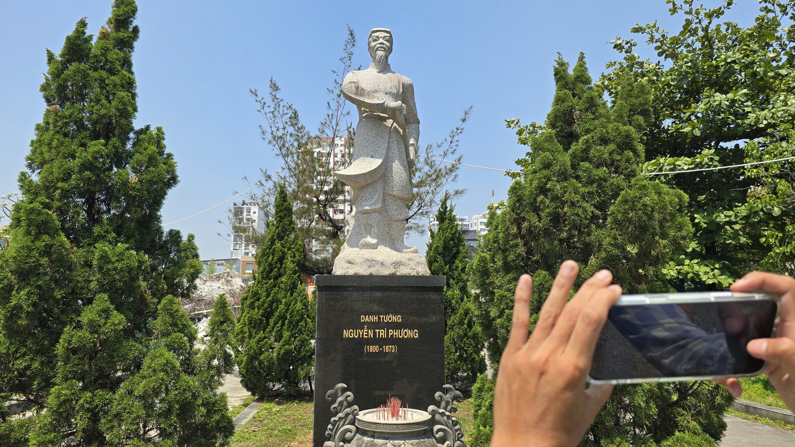 Cảnh hạ giải bảo t&agrave;ng tr&ecirc;n th&agrave;nh cổ 200 tuổi ở Đ&agrave; Nẵng - Ảnh 10.