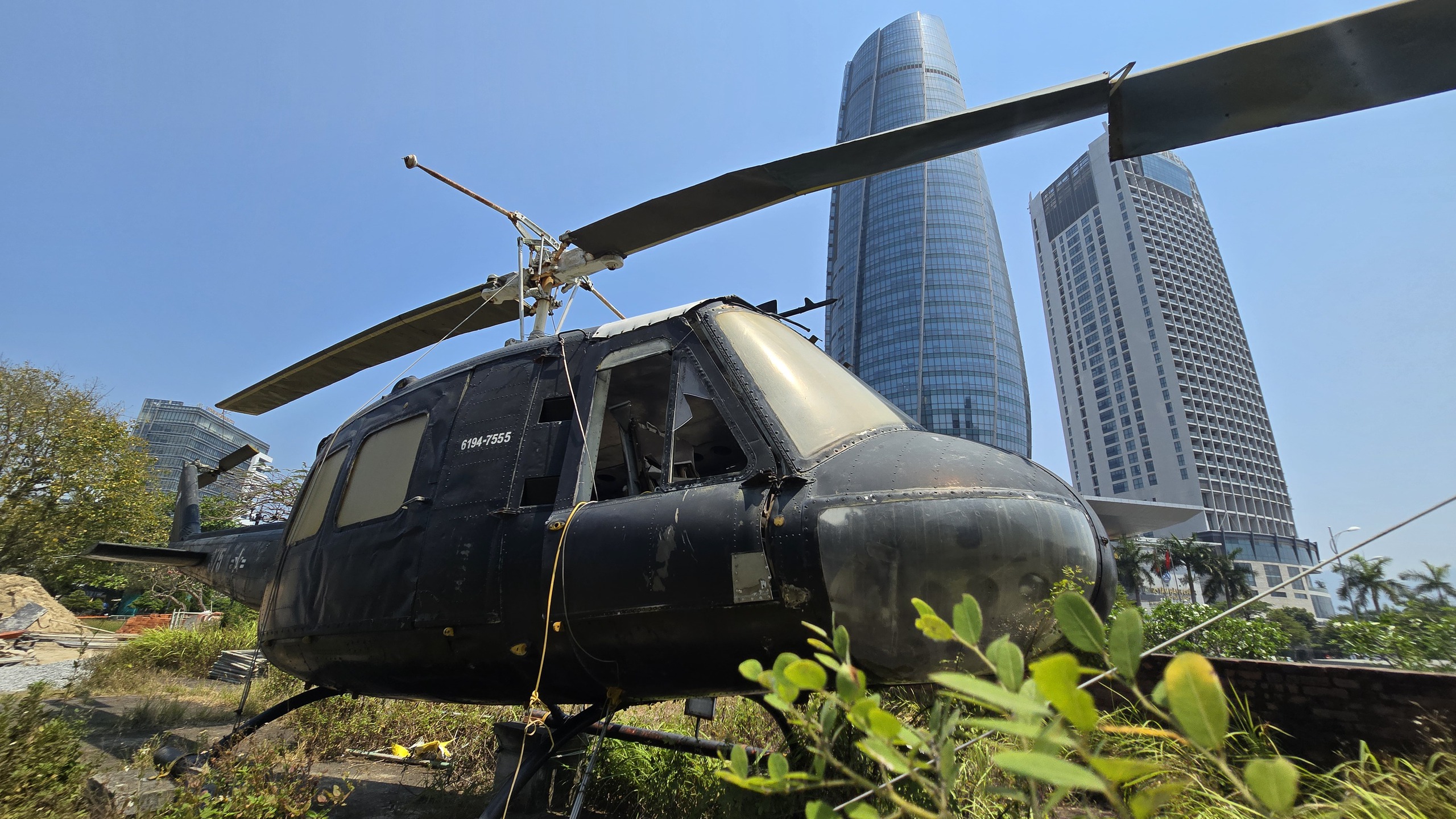 Cảnh hạ giải bảo t&agrave;ng tr&ecirc;n th&agrave;nh cổ 200 tuổi ở Đ&agrave; Nẵng - Ảnh 7.