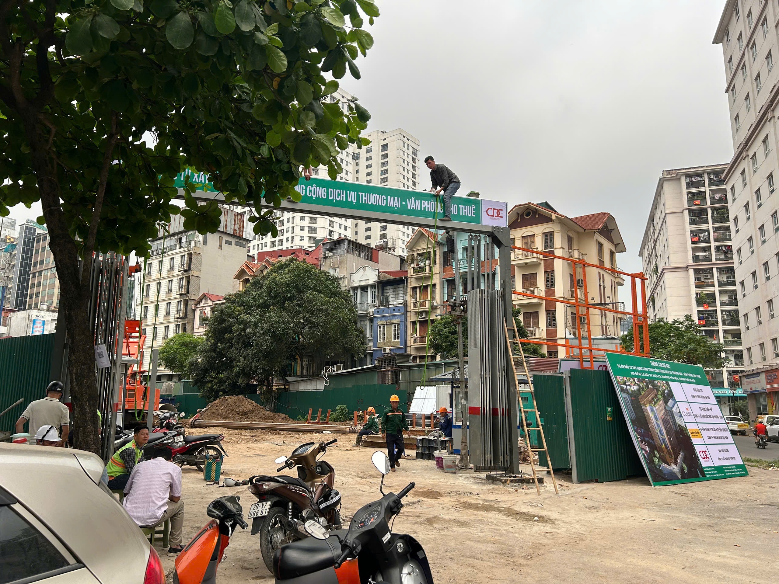 VIDEO: Dự án chậm tiến độ có động thái bất ngờ sau khi bị Hà Nội VIDEO: Dự án chậm tiến độ có động thái bất ngờ sau khi bị Hà Nội