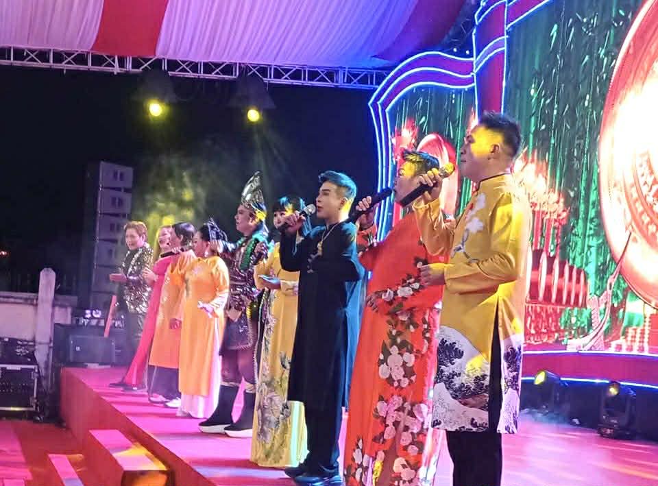 Phượng Nga, Tâm Tâm, Tô Châu tạo dấu ấn đẹp tại Lễ hội Đền – Chùa Xuân Úc, Hải Phòng - Ảnh 4.