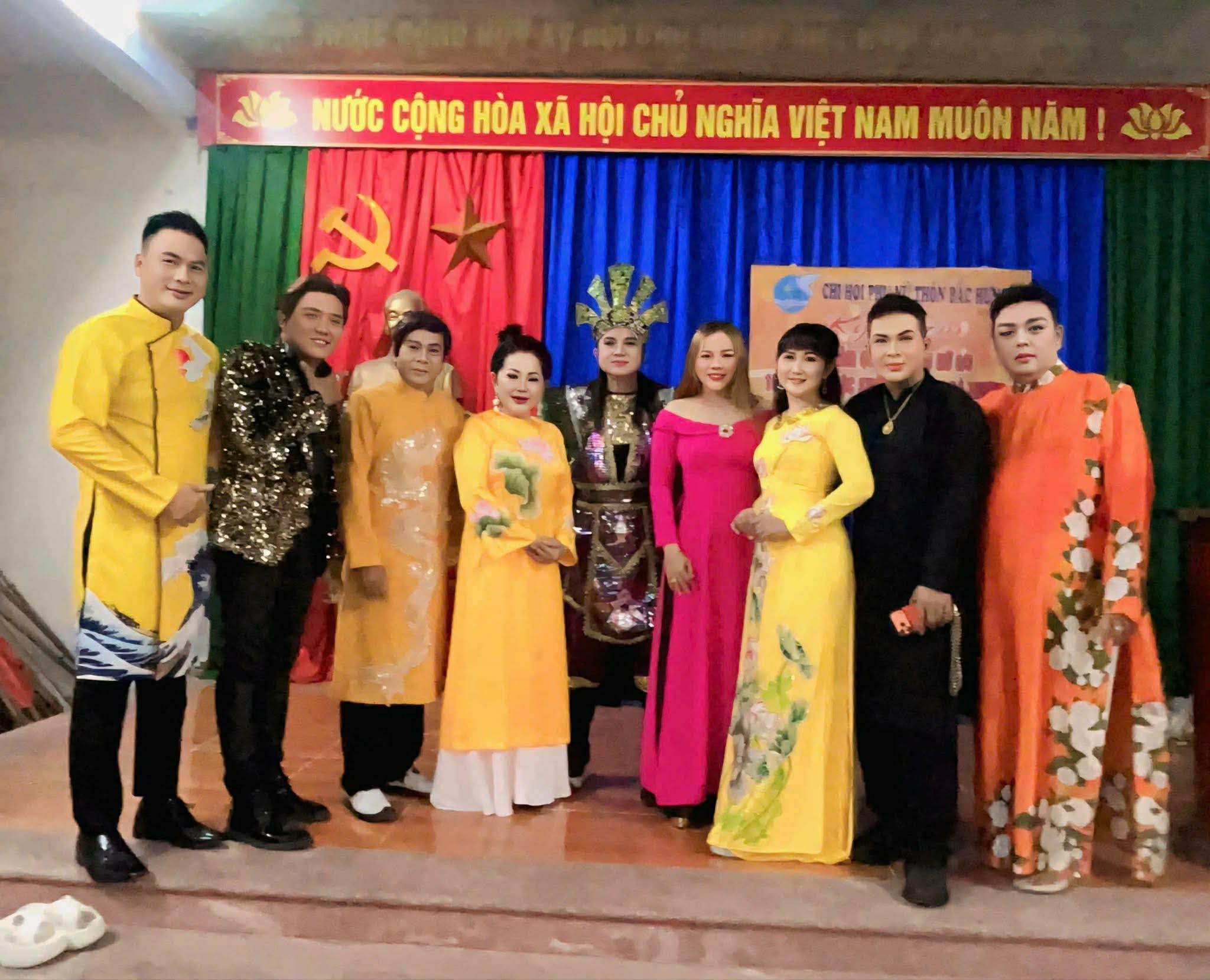 Phượng Nga, Tâm Tâm, Tô Châu tạo dấu ấn đẹp tại Lễ hội Đền – Chùa Xuân Úc, Hải Phòng - Ảnh 3.