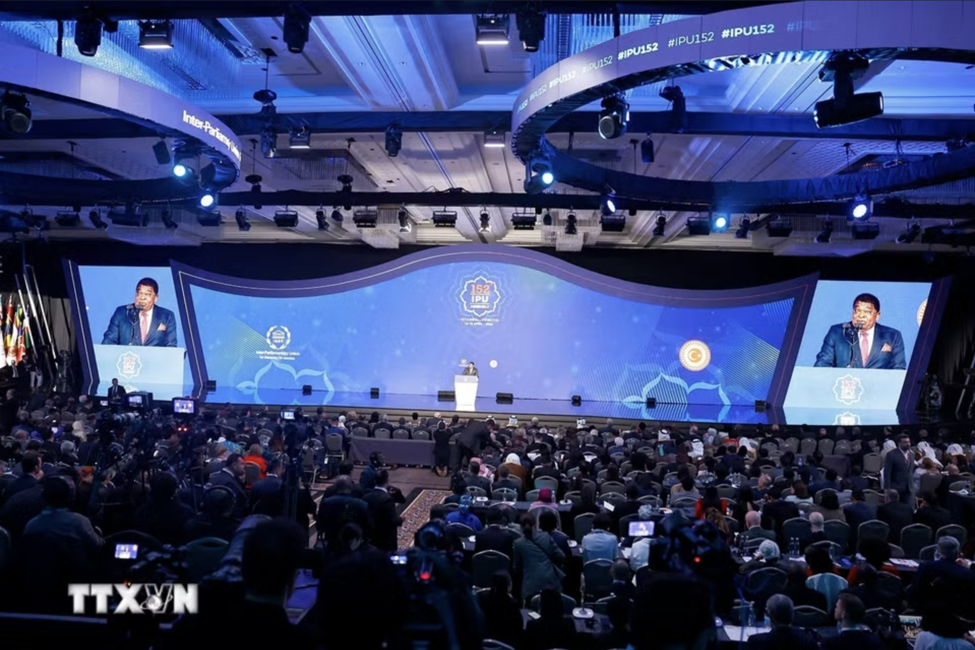 Chủ tịch Quốc hội Trần Thanh Mẫn dự khai mạc IPU-152 - Ảnh 1.