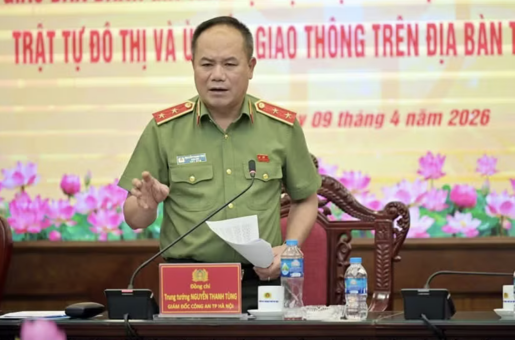 Trưởng Công an và 14 cán bộ phường Cửa Nam không hoàn thành nhiệm vụ vi phạm trật tự đô thị - Ảnh 1.