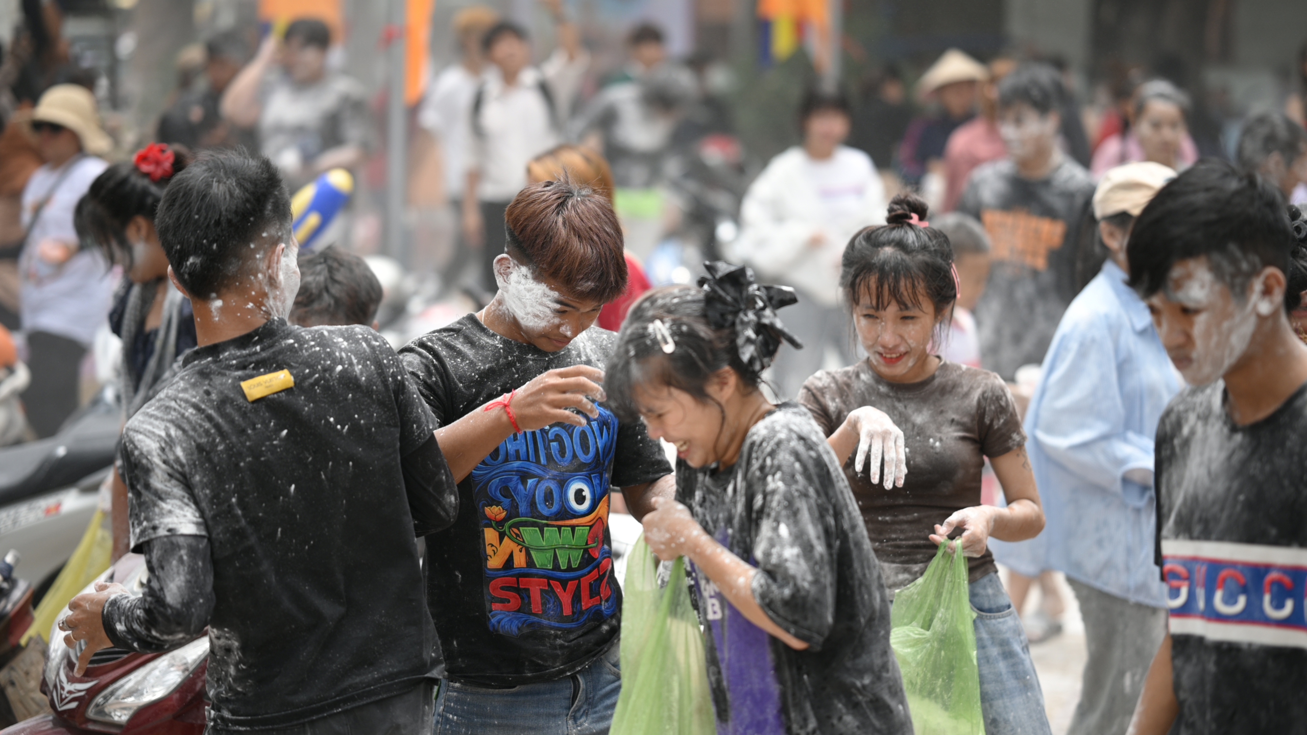 Rộn r&agrave;ng kh&ocirc;ng kh&iacute; Tết Ch&ocirc;l Chnăm Thm&acirc;y nơi v&ugrave;ng bi&ecirc;n&nbsp;T&acirc;y Ninh - Ảnh 2.