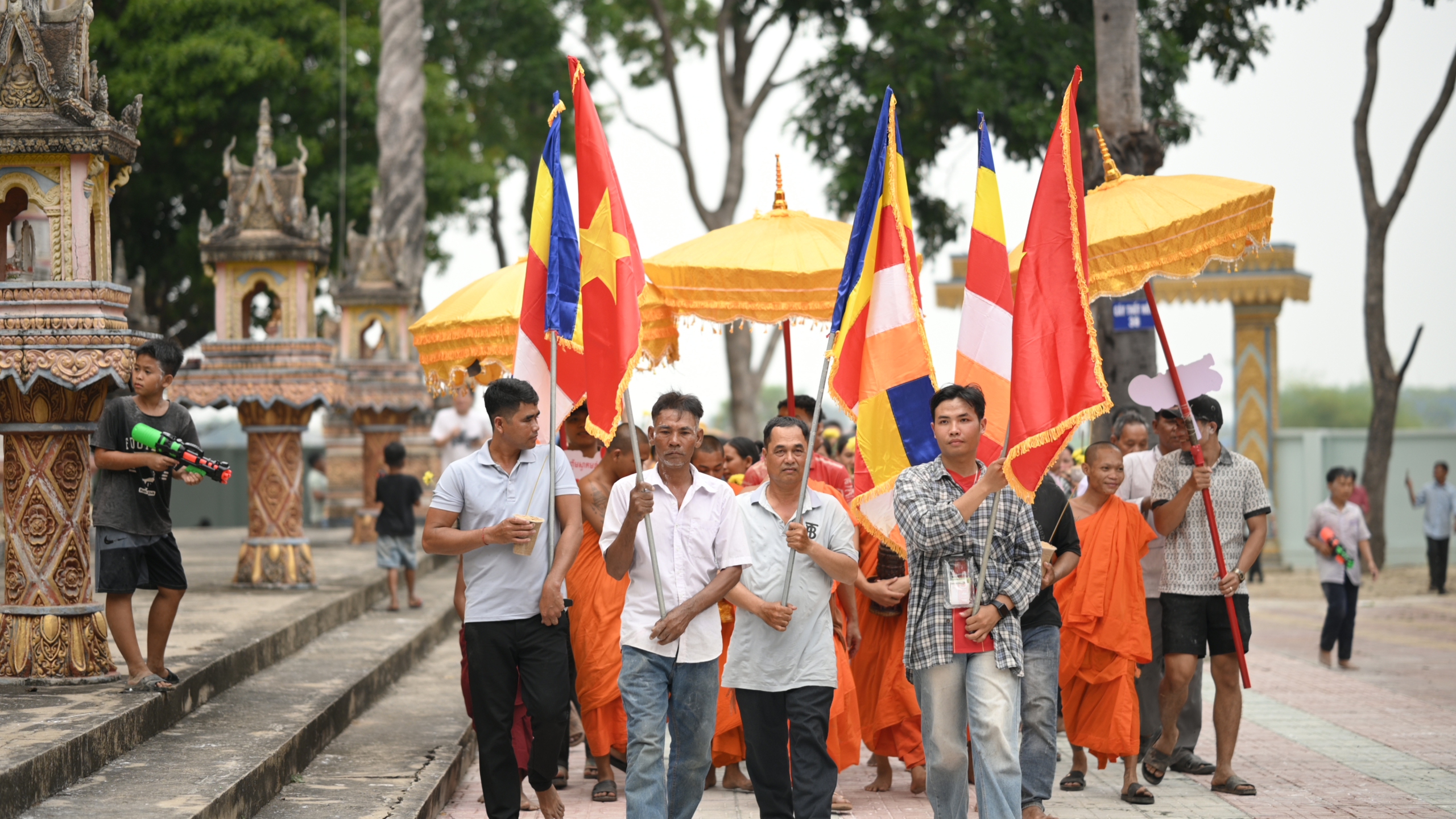 Rộn r&agrave;ng kh&ocirc;ng kh&iacute; Tết Ch&ocirc;l Chnăm Thm&acirc;y nơi v&ugrave;ng bi&ecirc;n&nbsp;T&acirc;y Ninh - Ảnh 1.