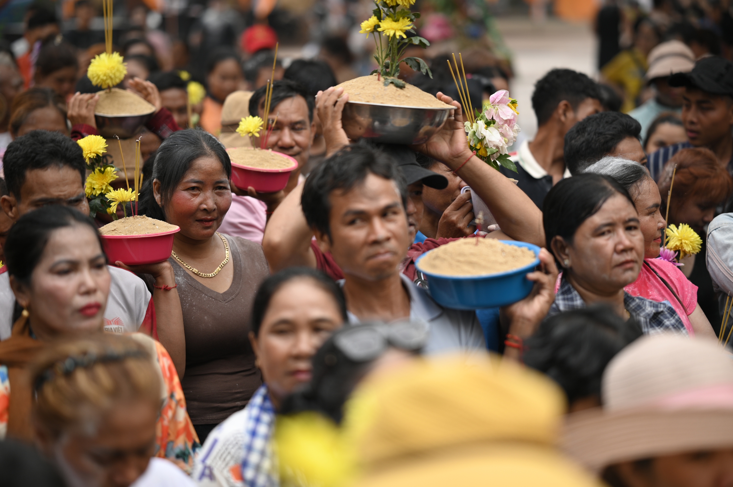 Kh&ocirc;ng kh&iacute; Tết Ch&ocirc;l Chnăm Thm&acirc;y rộn r&agrave;ng tại T&acirc;y Ninh 2026 - Ảnh 7.