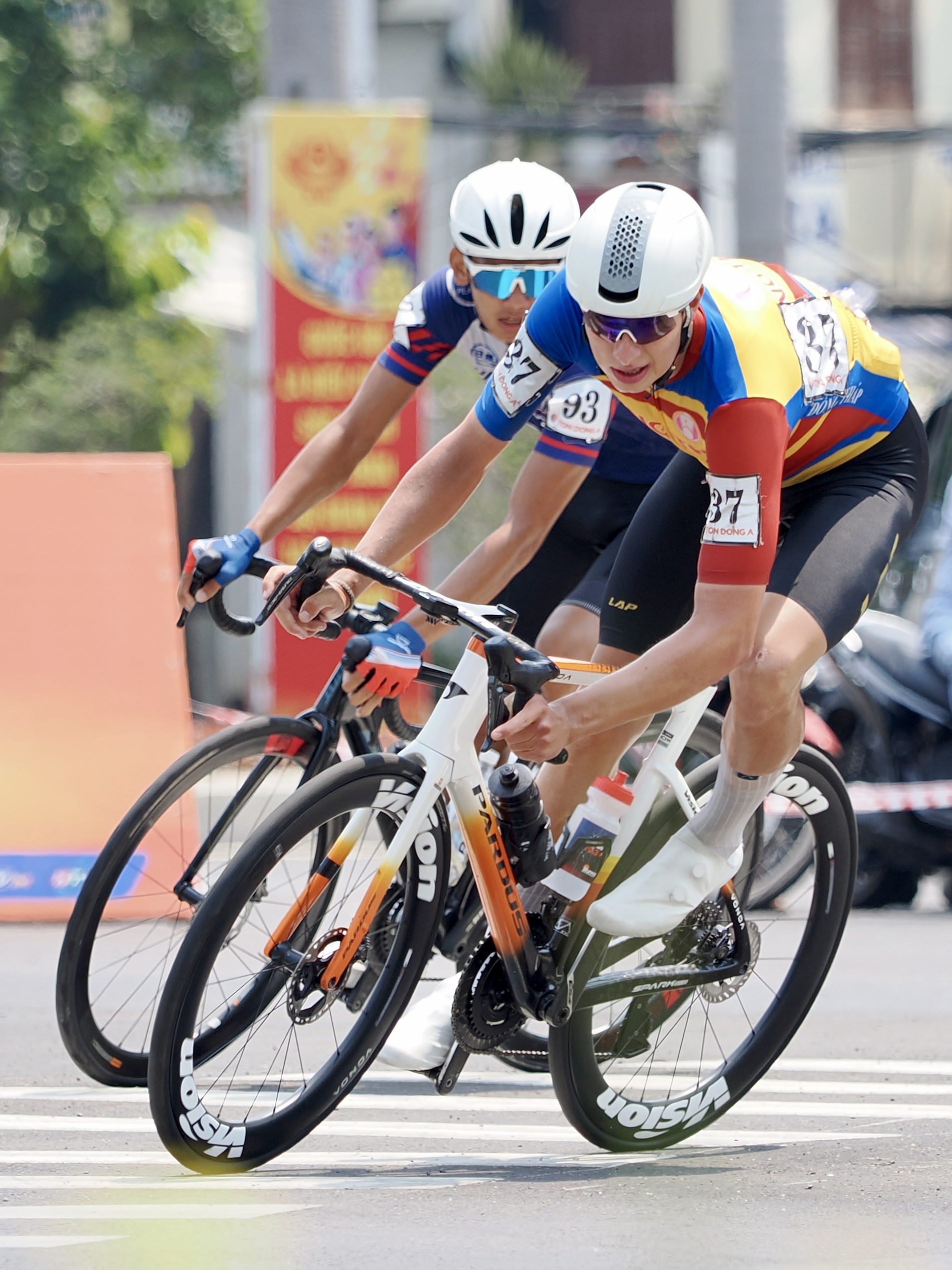 Tay đua Việt kiều Ph&aacute;p Trần Clement Em thắng chặng 13 C&uacute;p truyền h&igrave;nh: v&ograve;ng đua quanh Quy Nhơn - Ảnh 3.