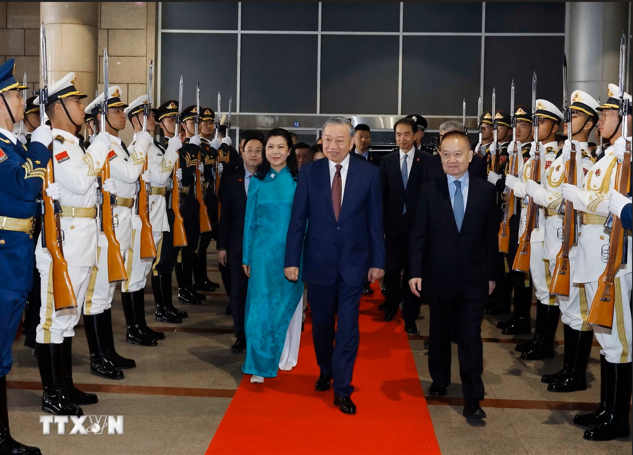 Tổng B&iacute; thư, Chủ tịch nước T&ocirc; L&acirc;m rời Bắc Kinh tới thăm Nam Ninh bằng t&agrave;u cao tốc - Ảnh 1.